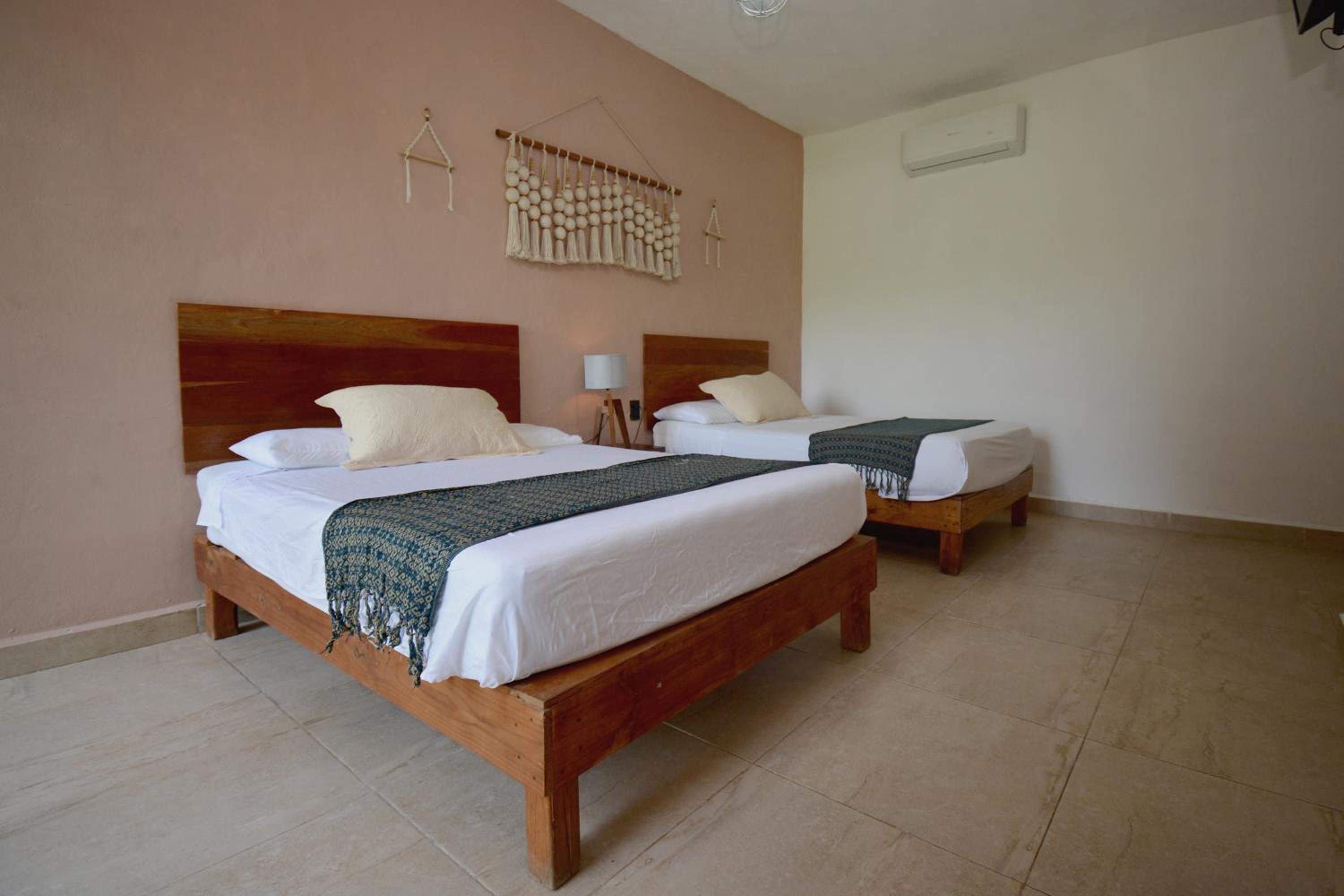 Quadruple Room with Garden View - Photo 7