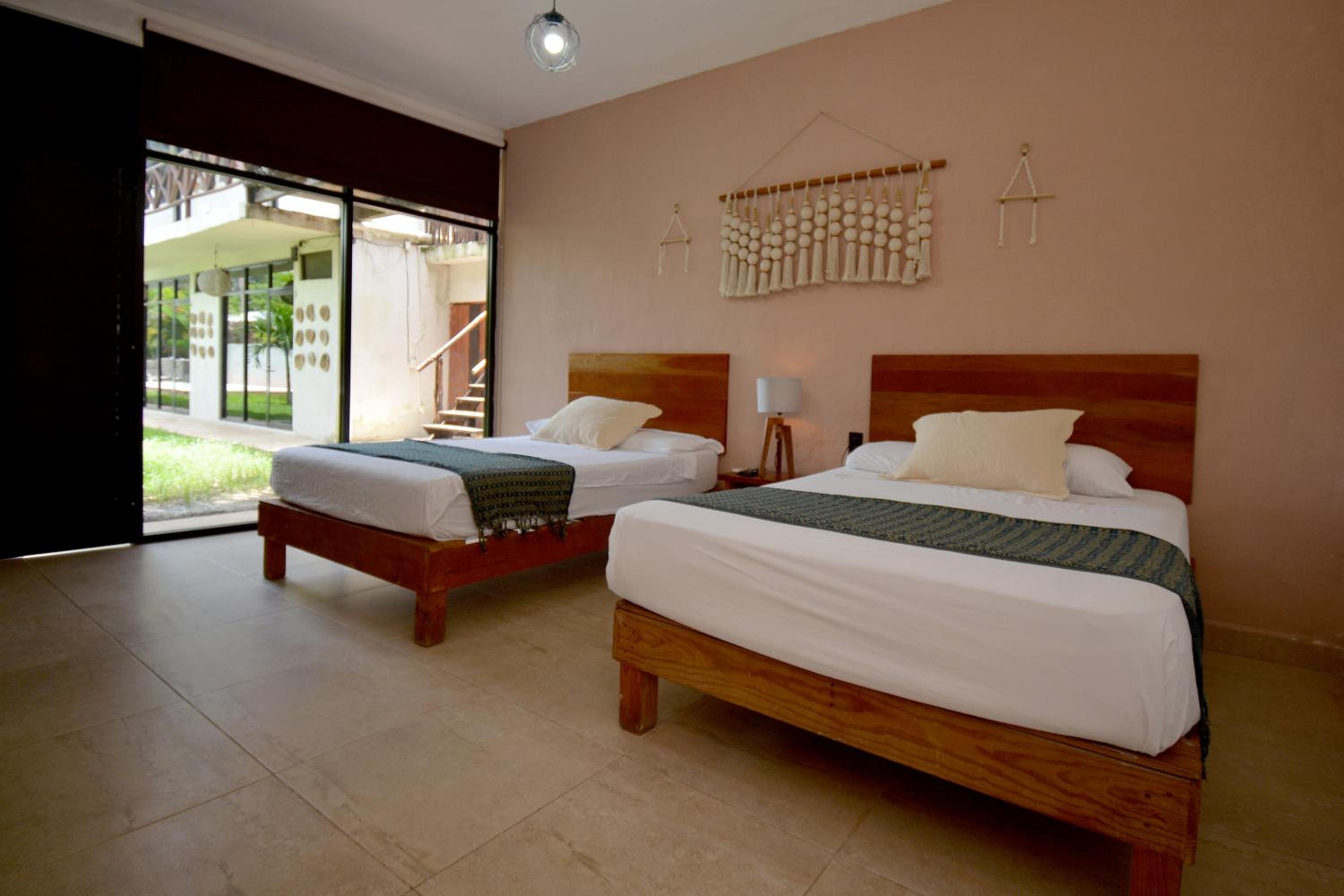 Quadruple Room with Garden View - Photo 8