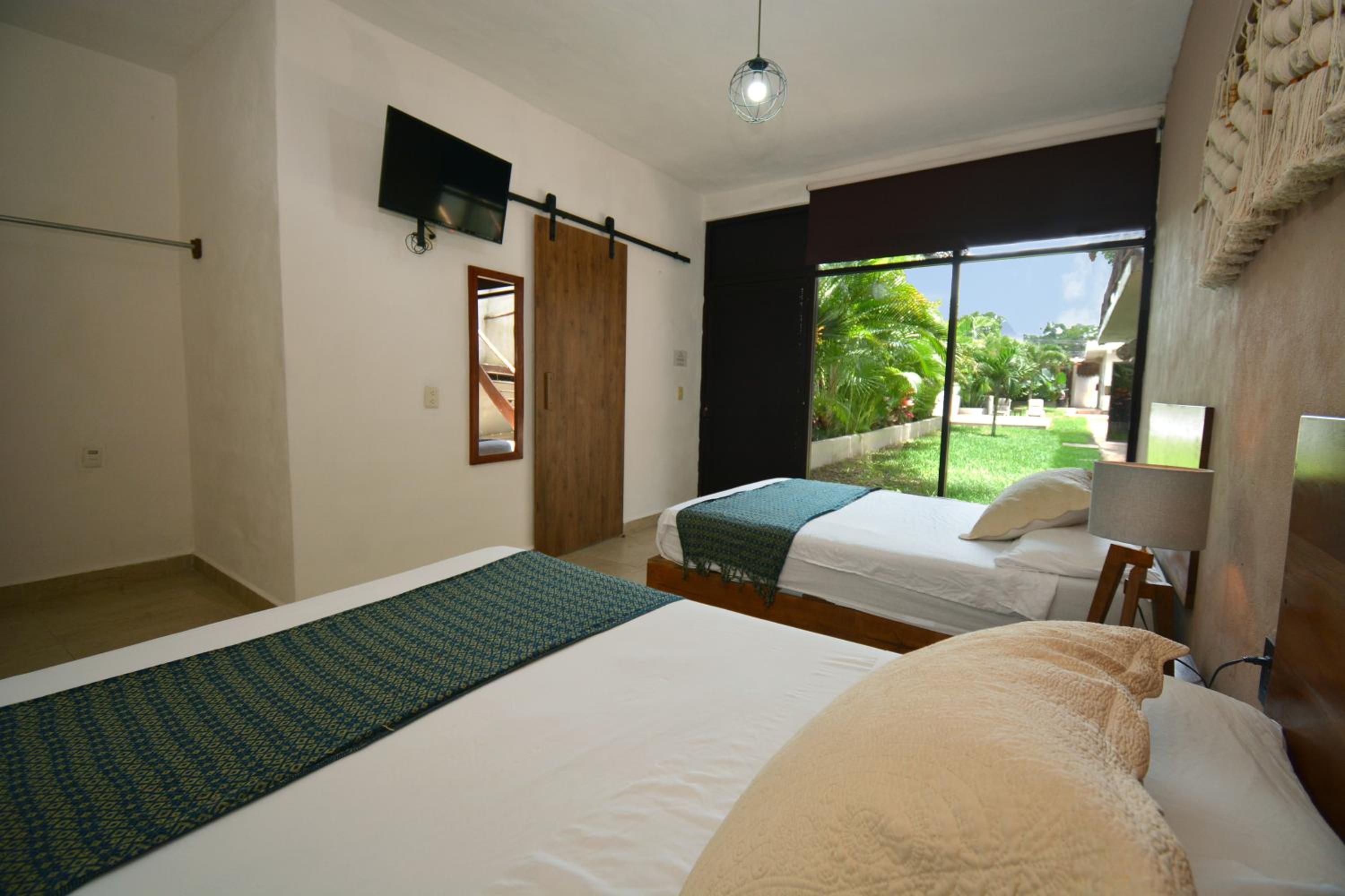 Quadruple Room with Garden View - Photo 1