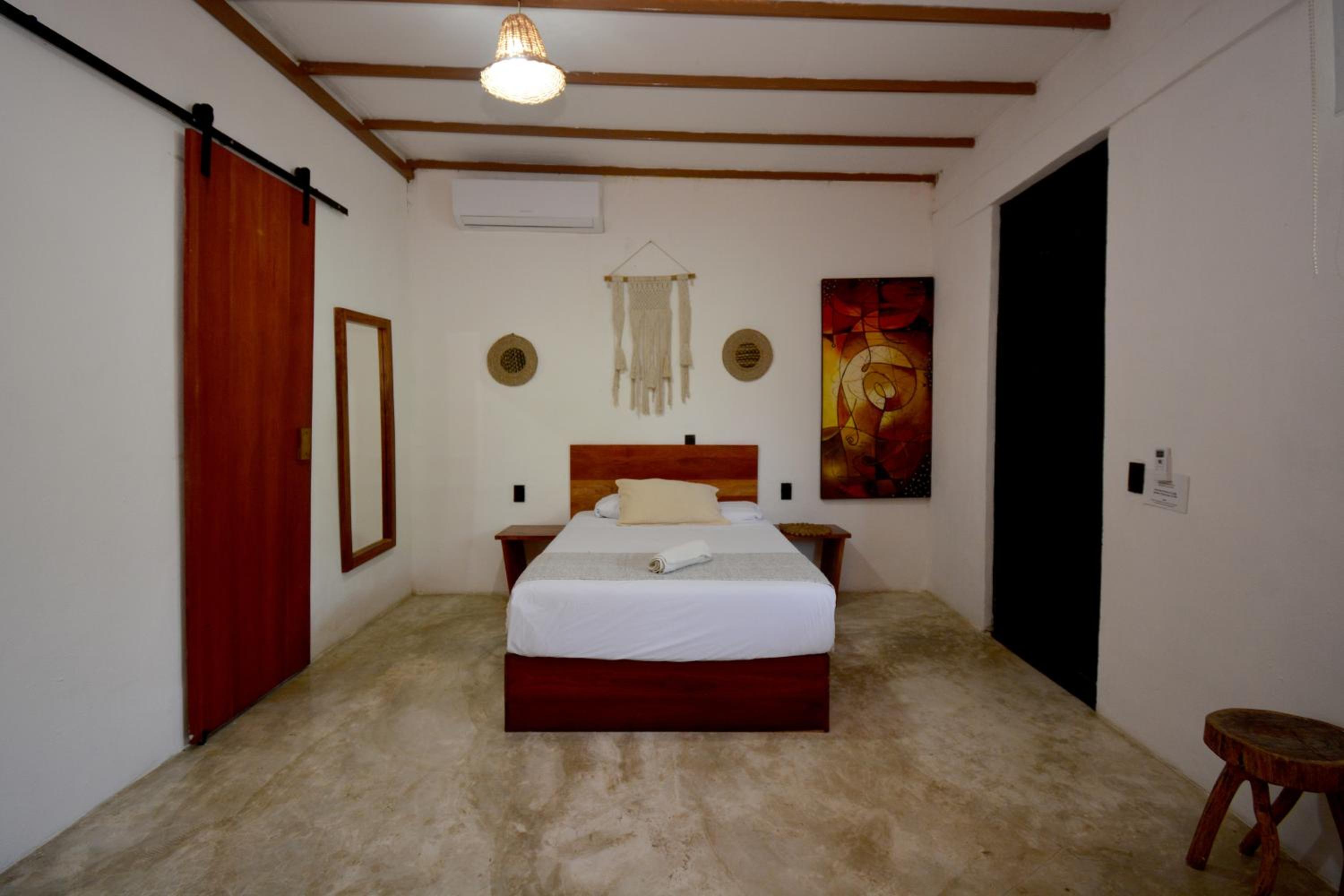 Family Room with Private Bathroom - Photo 10