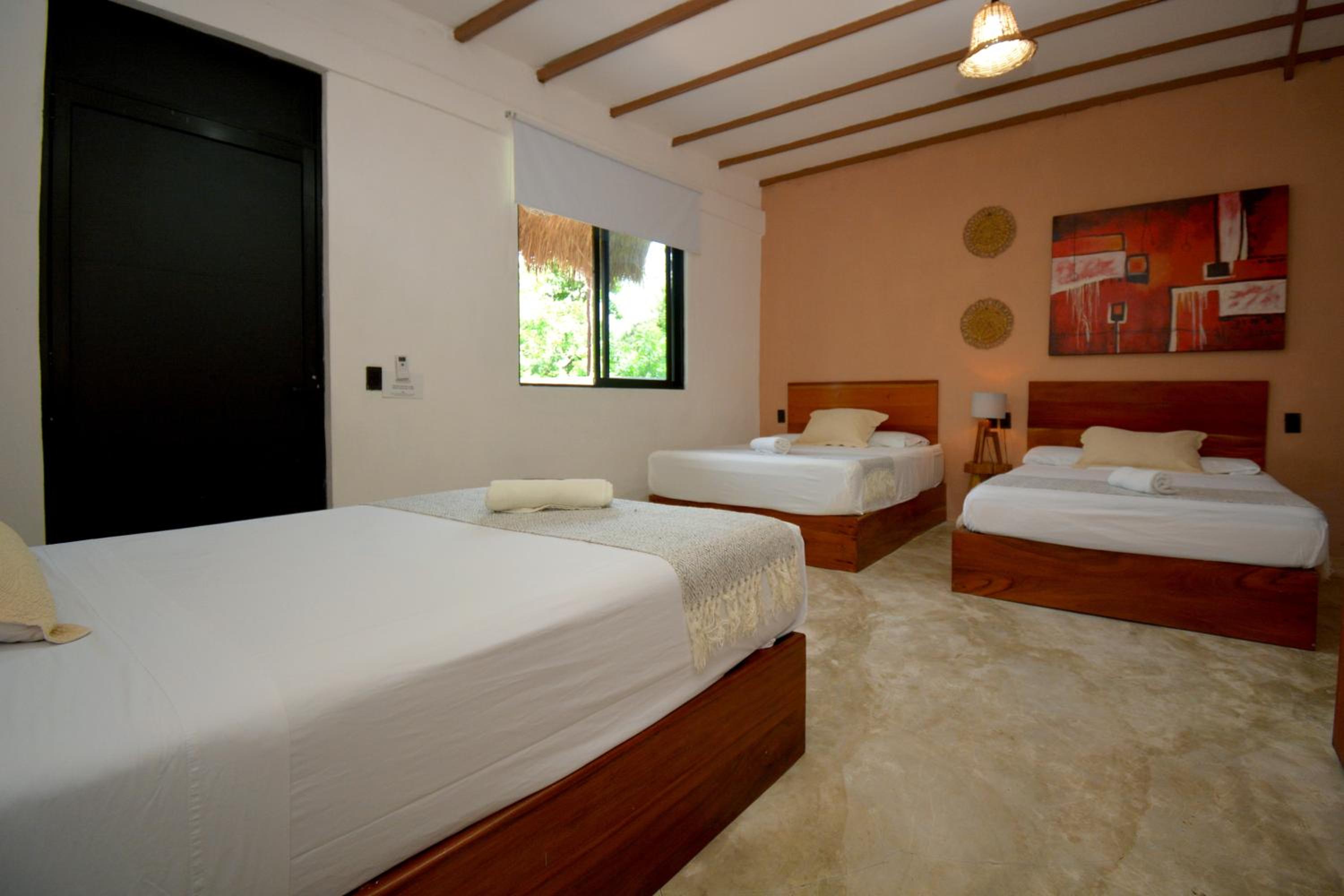 Family Room with Private Bathroom - Photo 2