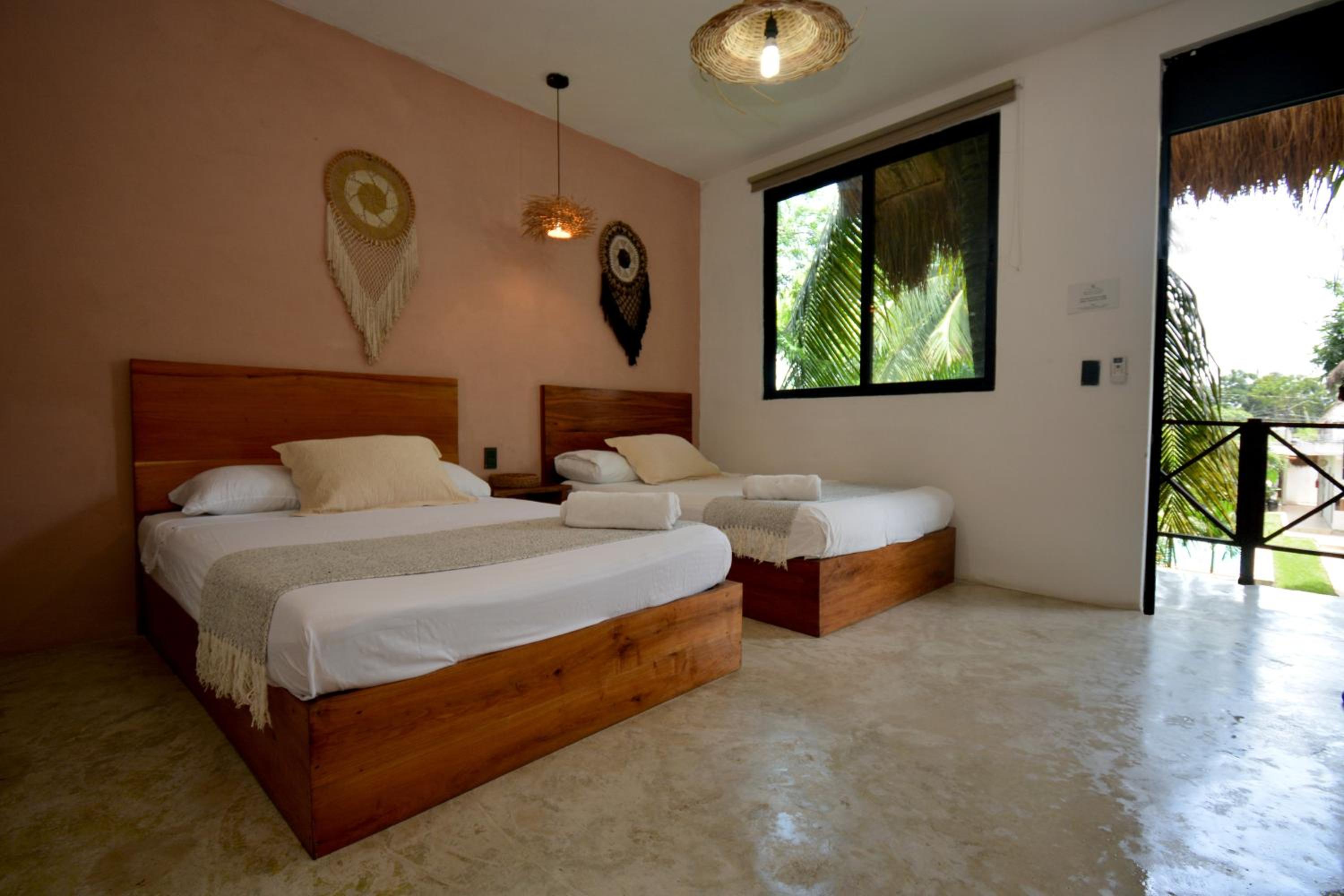 Quadruple Room with Private Bathroom - Photo 1