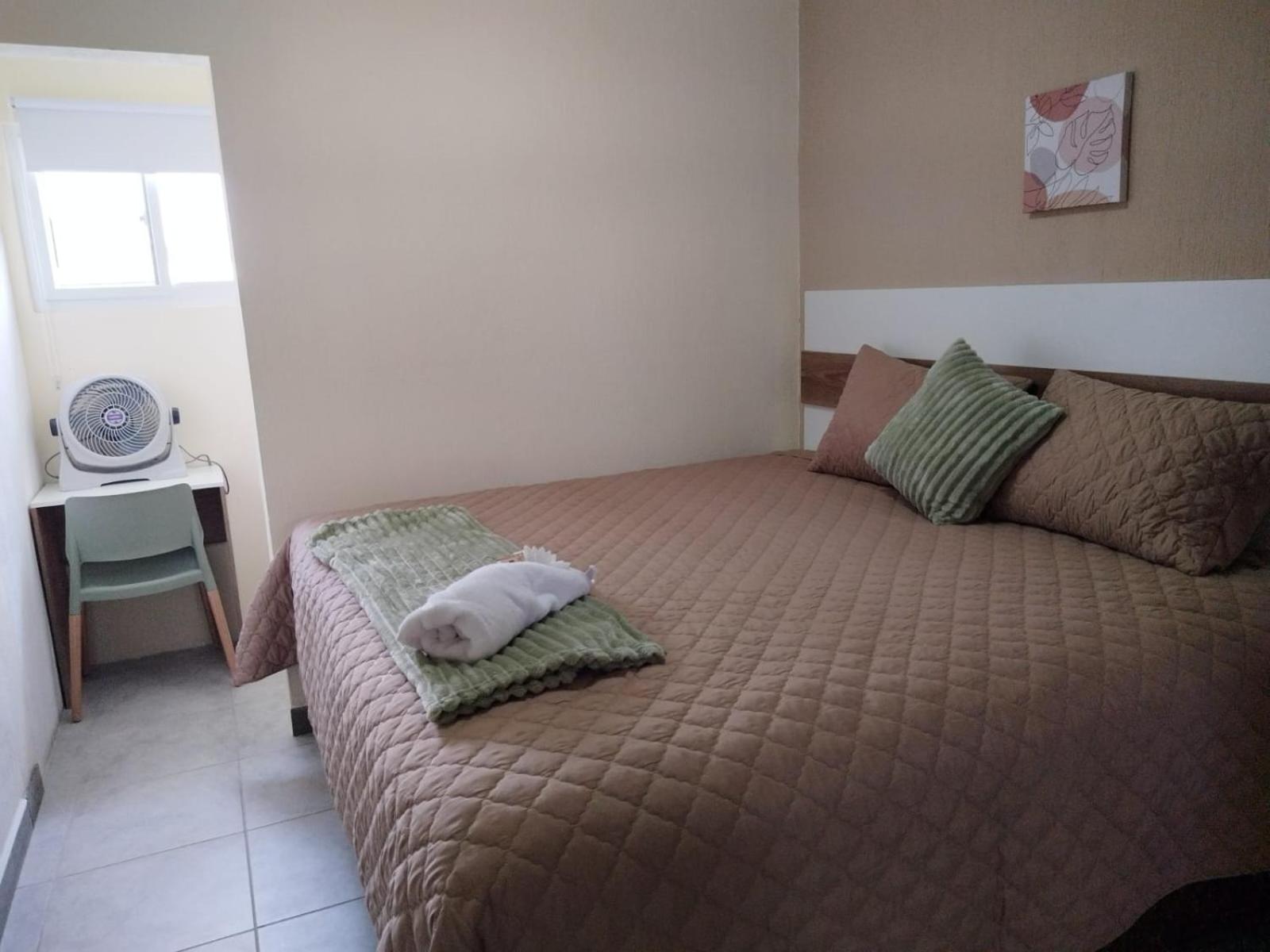 Standard Queen Room photo 2