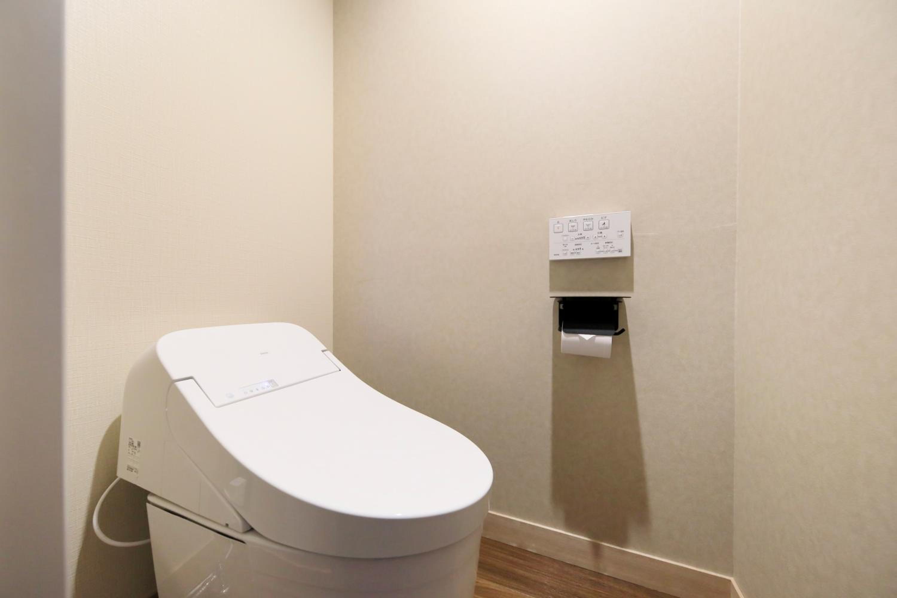 Adult Only-Western Style Twin Room with Shared Bathroom - Photo 5