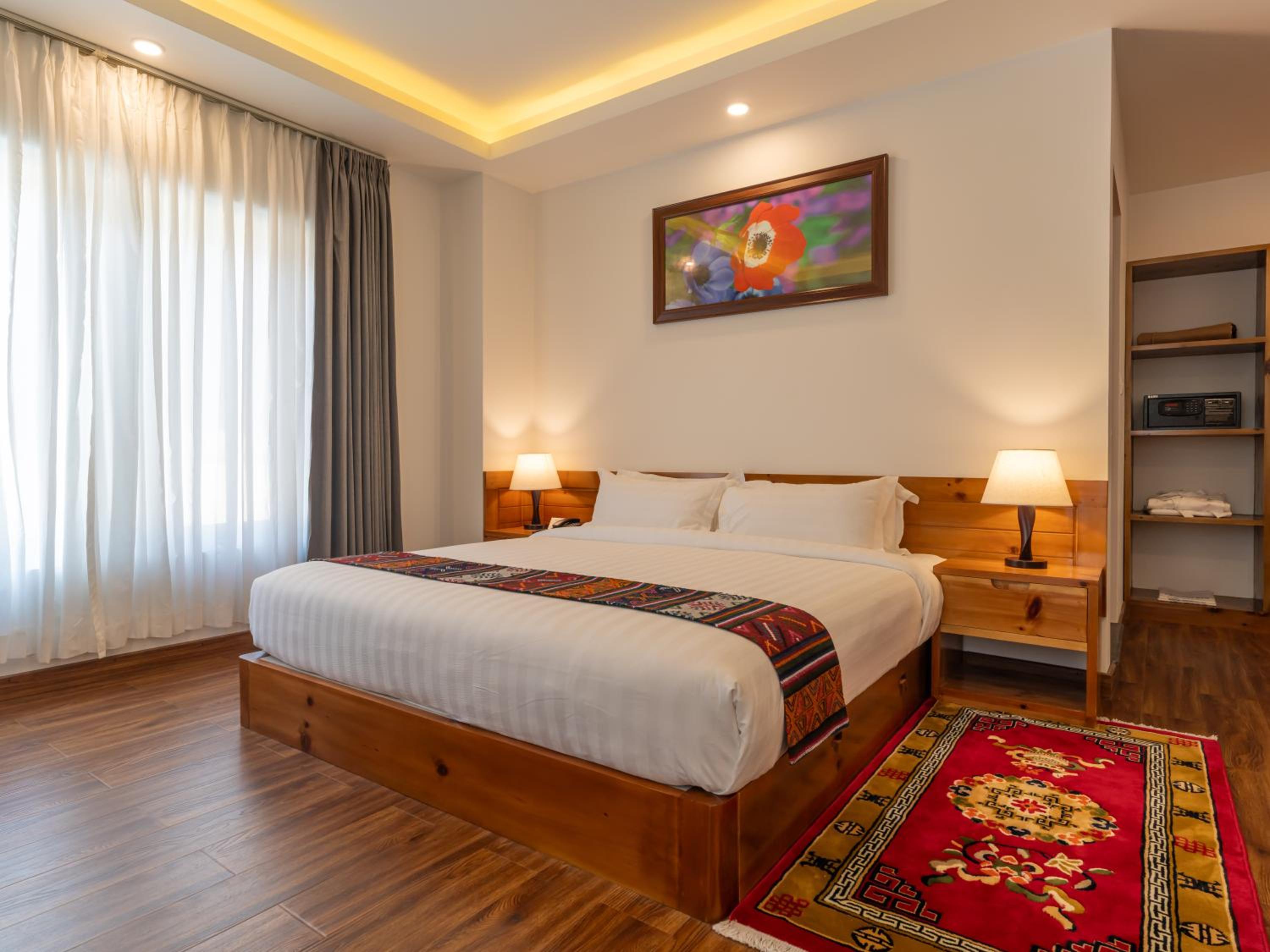 Deluxe King Room photo 1