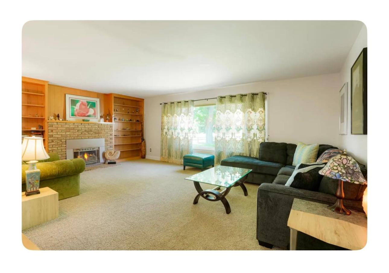 Three-Bedroom House photo 3