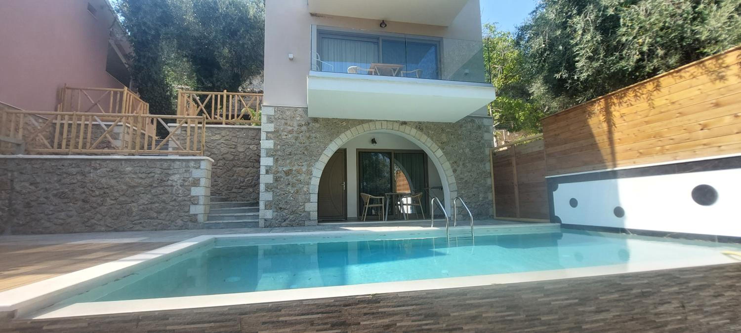 Junior Suite with Private Pool - Photo 11