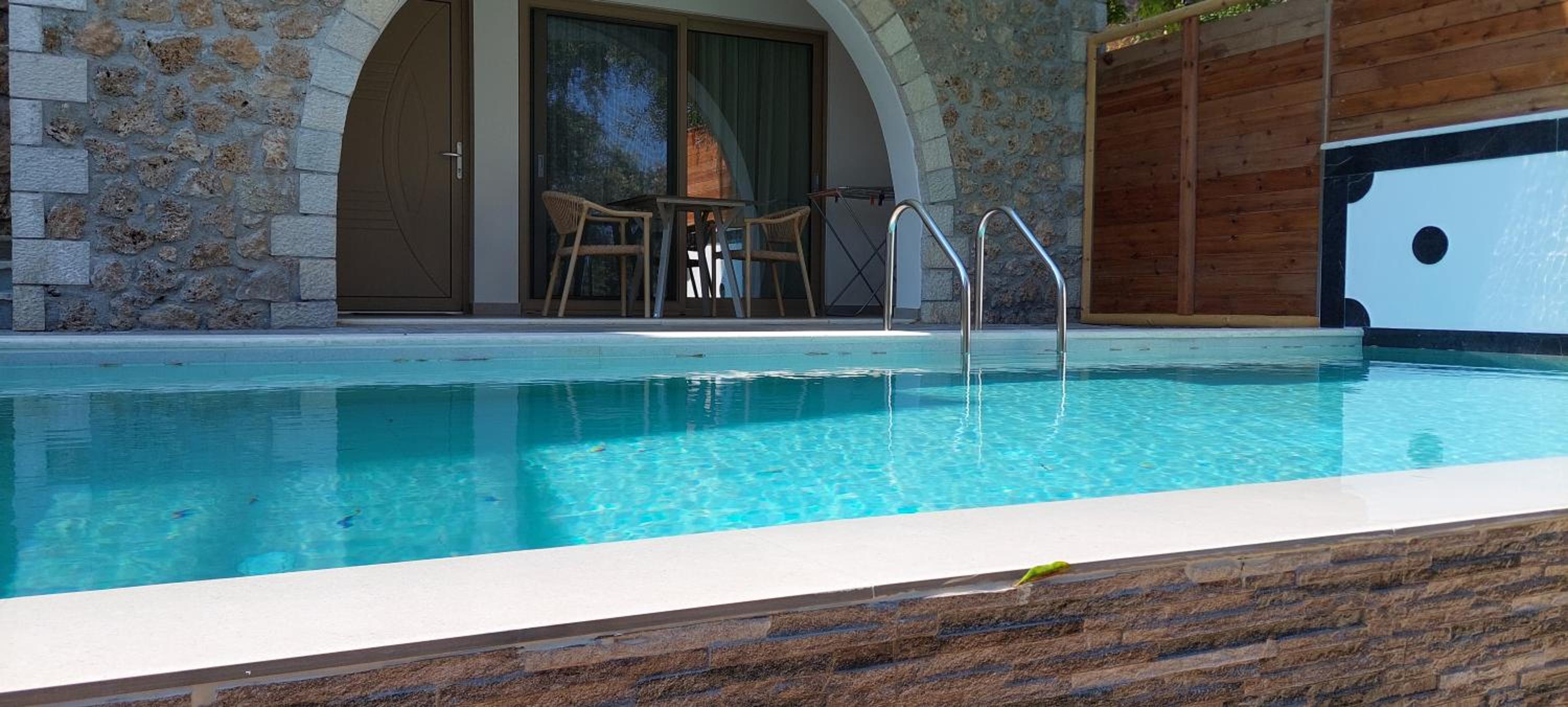 Junior Suite with Private Pool - Photo 2