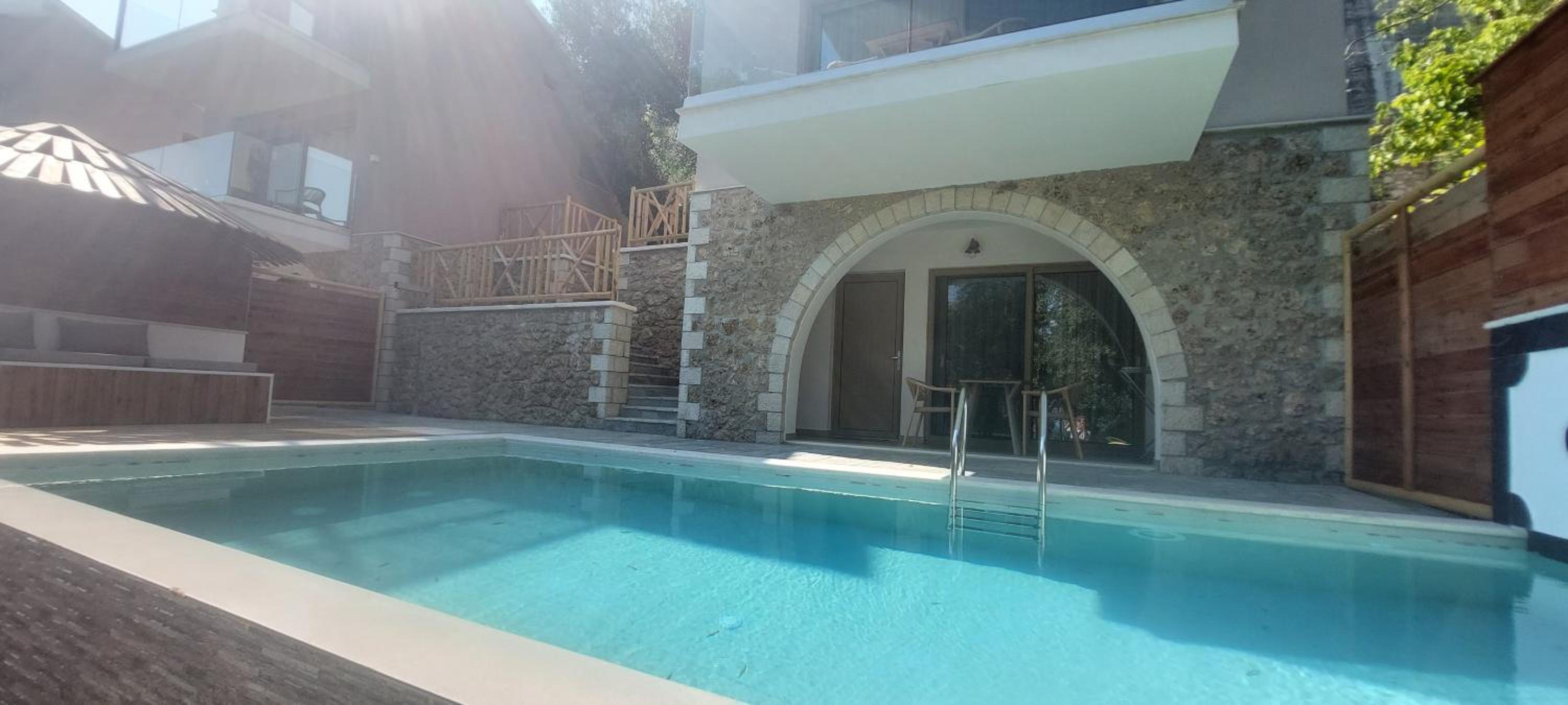Junior Suite with Private Pool - Photo 3