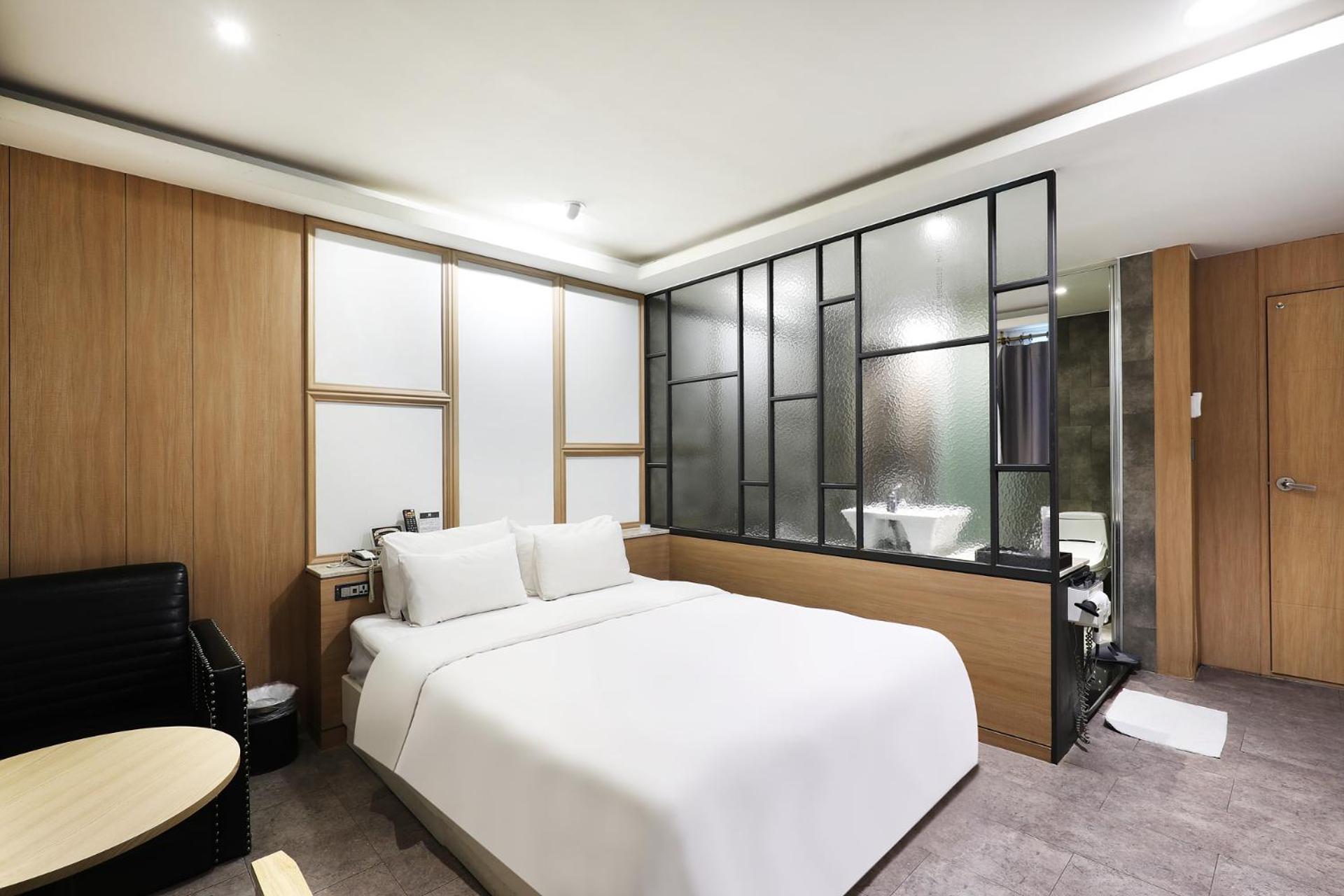 Deluxe Double Room with Balcony photo 1