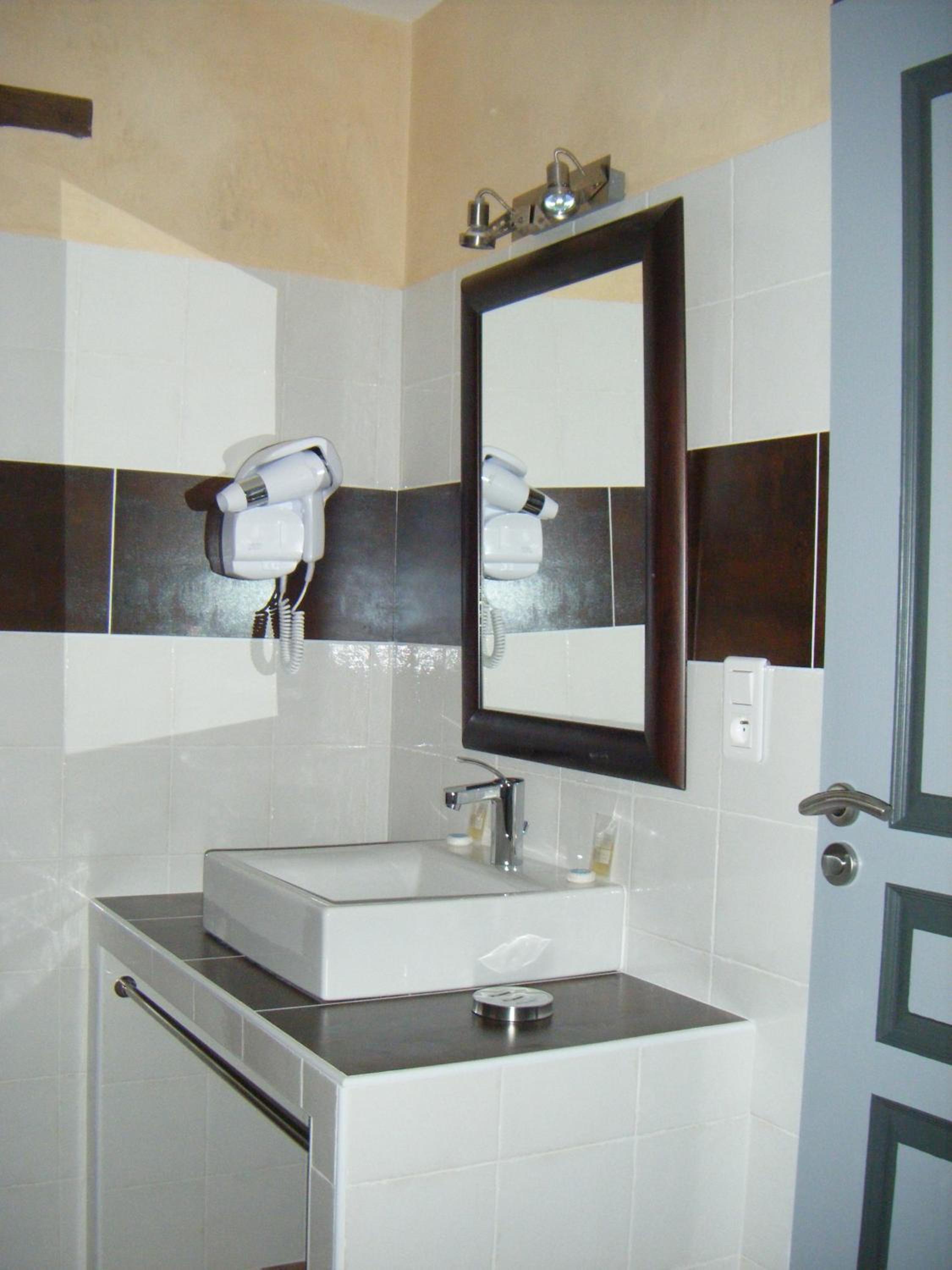 Superior Double Room with Sea View - Photo 3