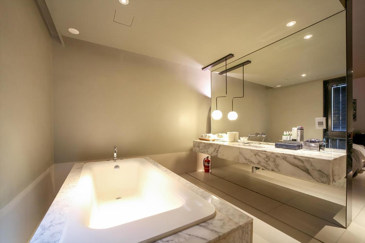 Deluxe Double Room - Photo 10