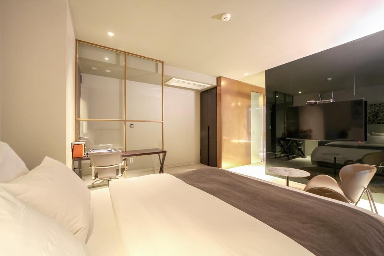 Deluxe Double Room - Photo 11