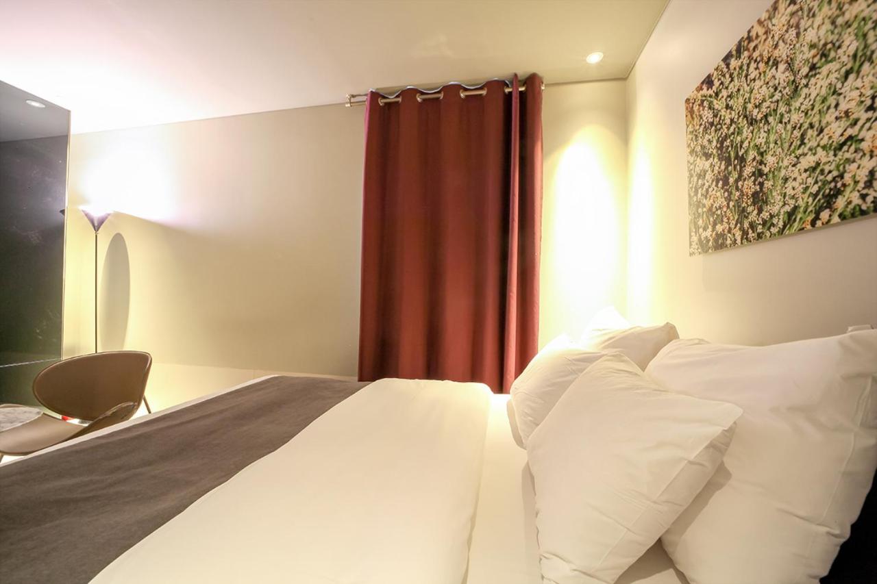 Deluxe Double Room - Photo 13