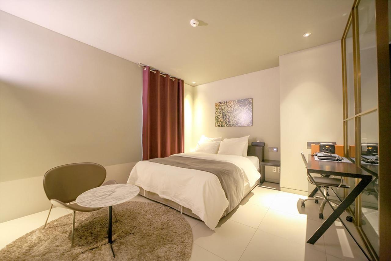 Deluxe Double Room - Photo 14