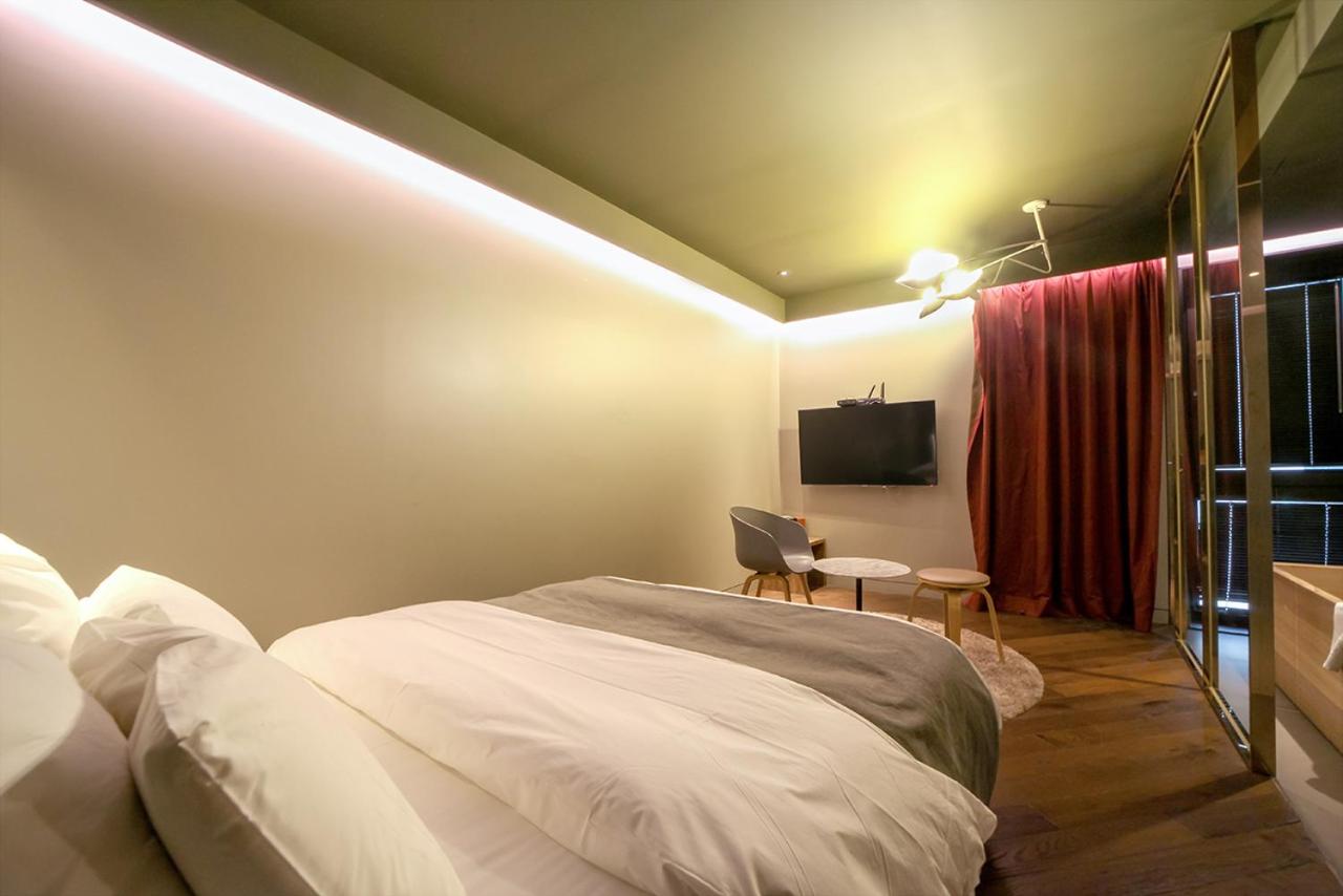 Standard Double Room - Photo 23