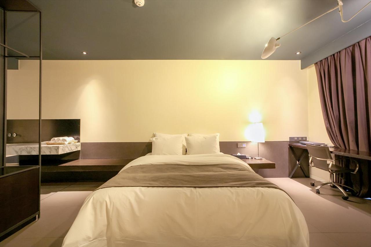Standard Double Room - Photo 12