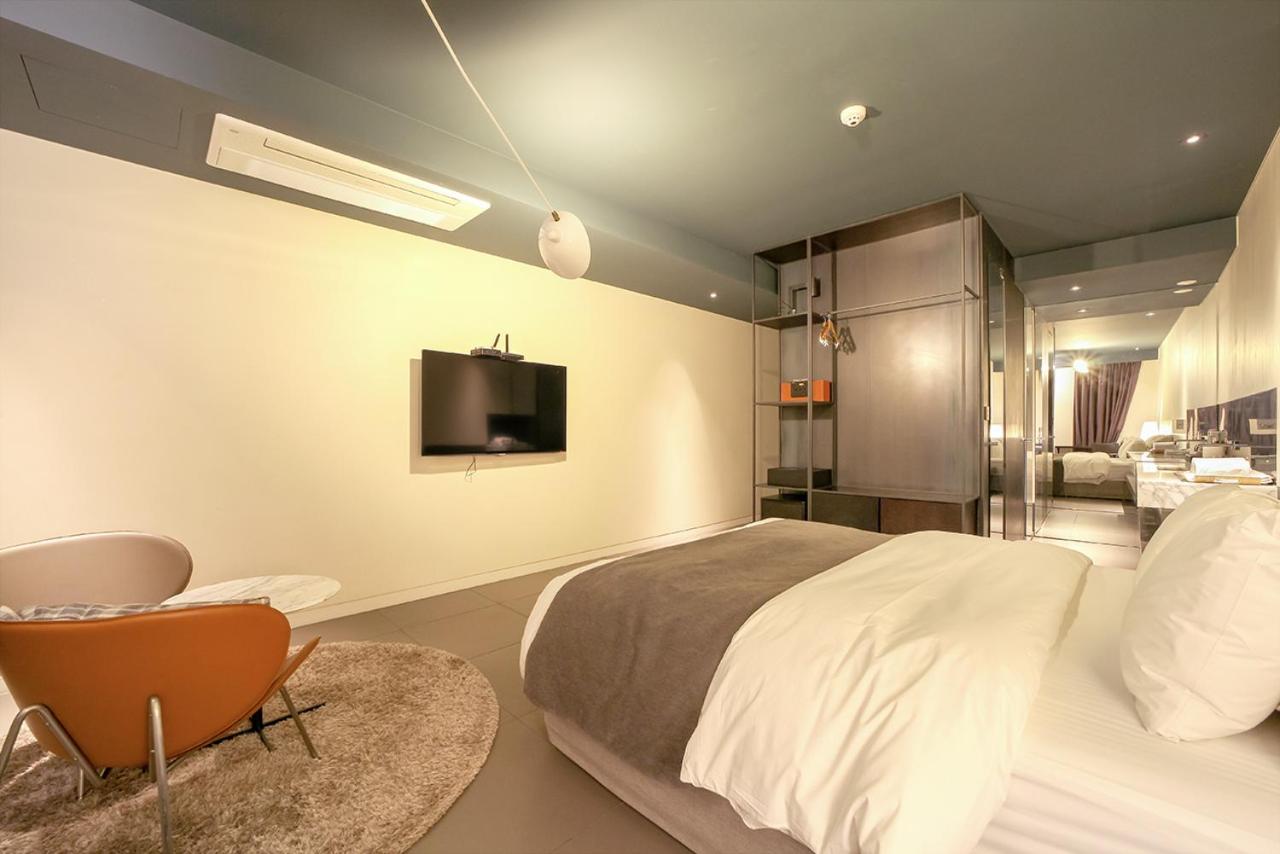 Standard Double Room - Photo 13