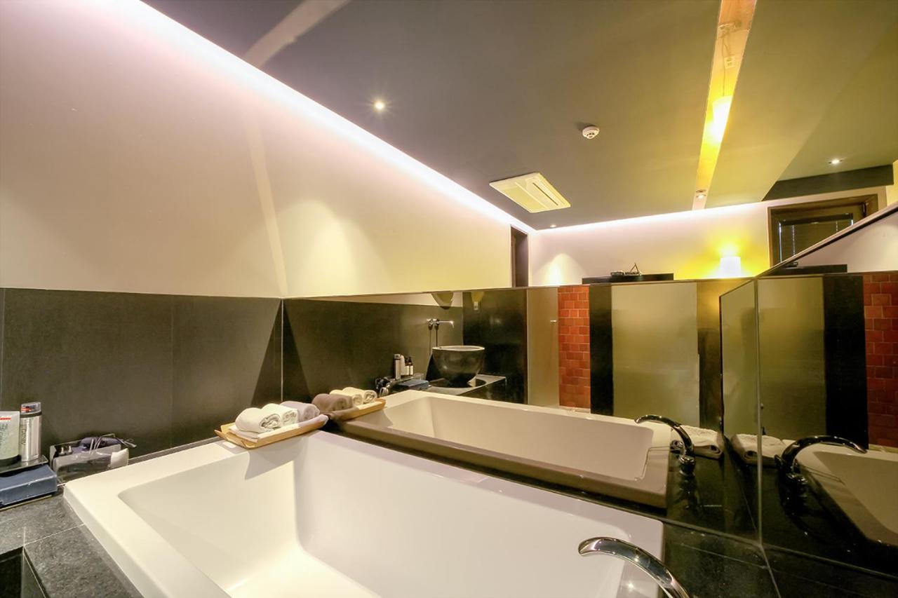 Standard Double Room - Photo 7