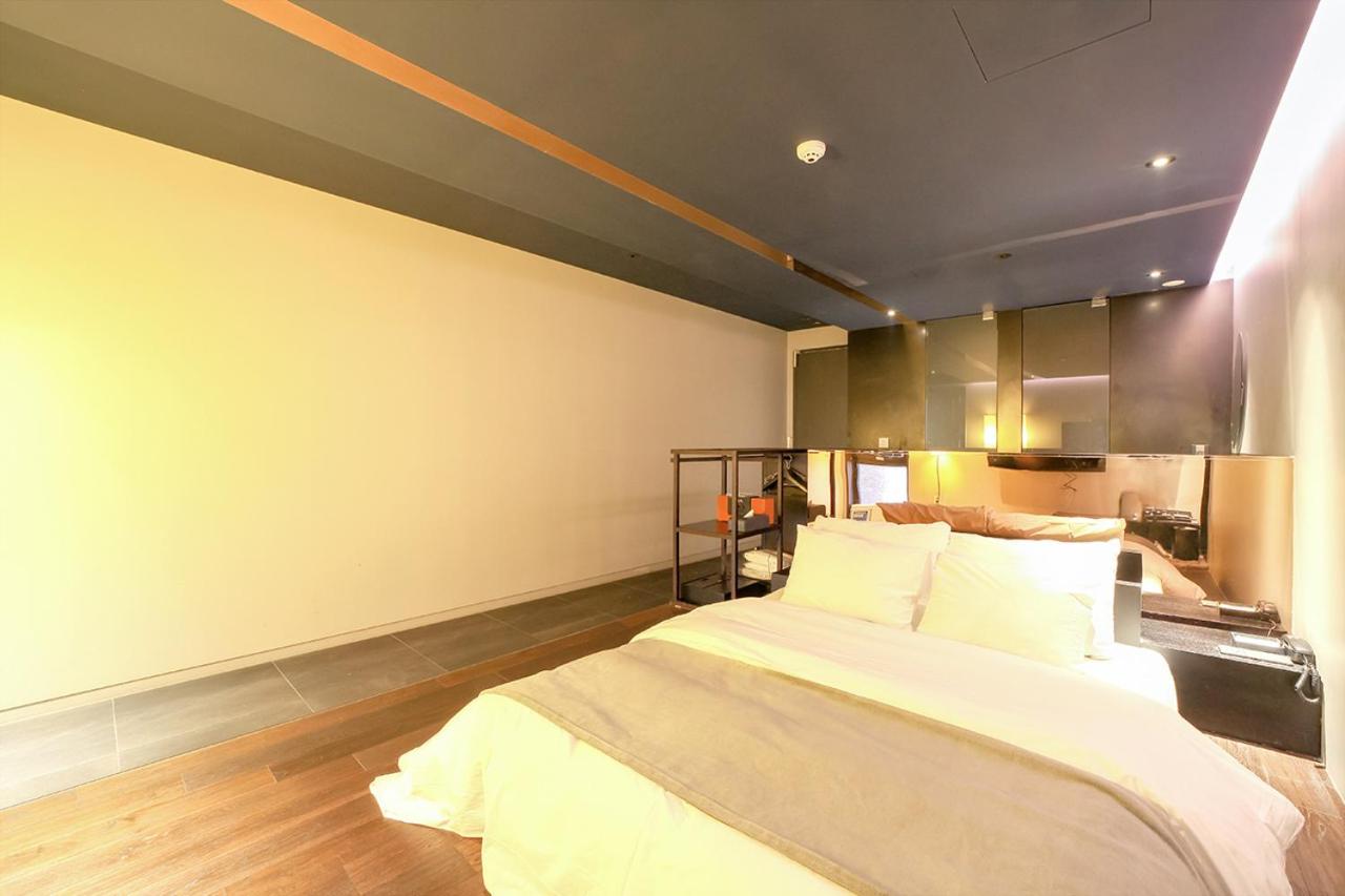Standard Double Room - Photo 33