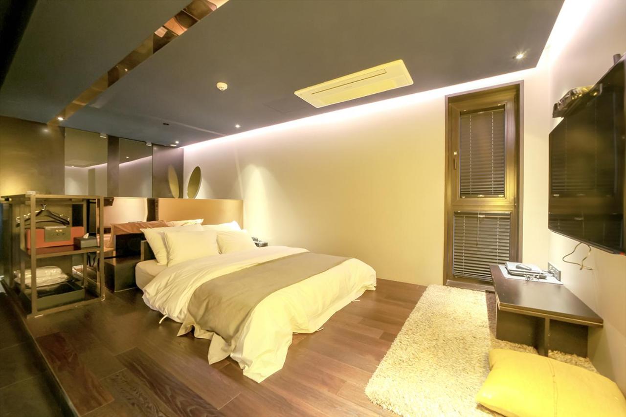 Standard Double Room - Photo 34
