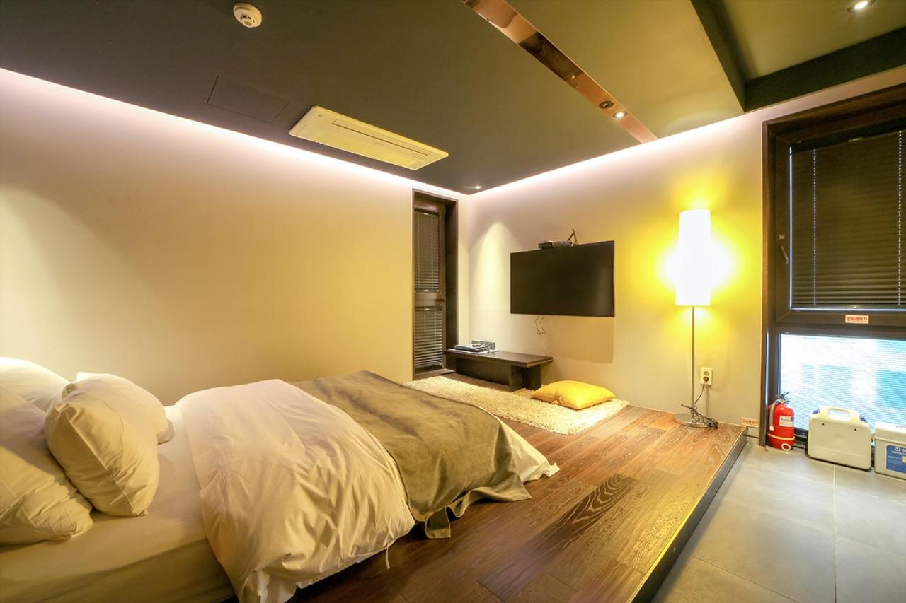 Standard Double Room - Photo 8
