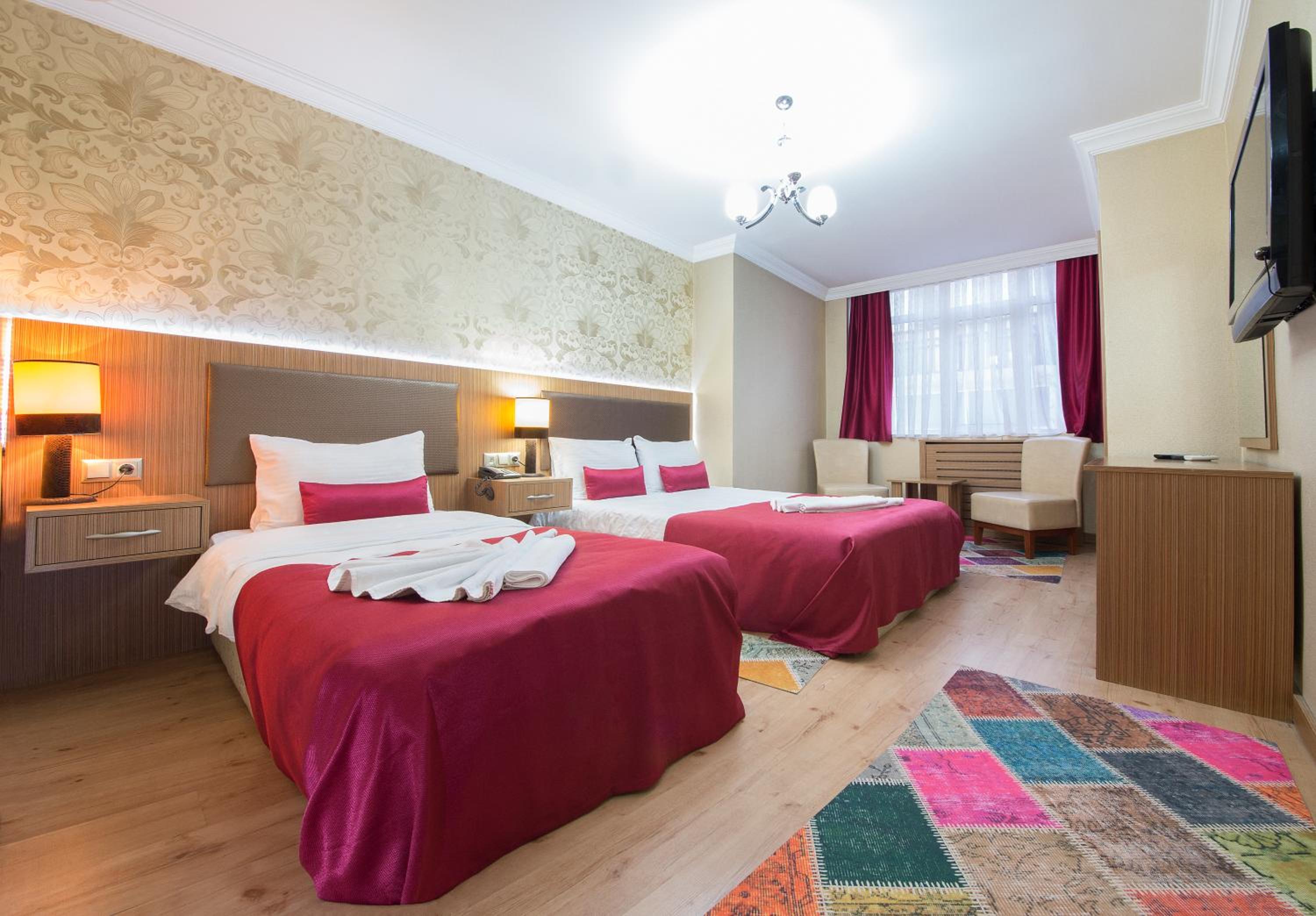 Deluxe Double Room (2 Adults + 1 Child) photo 3