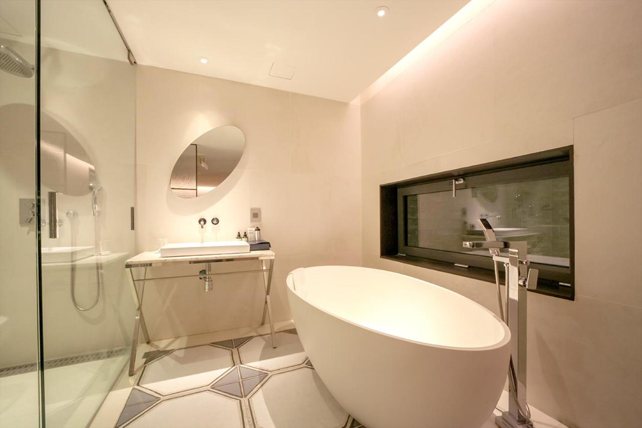 Deluxe Suite with Spa Bath photo 2