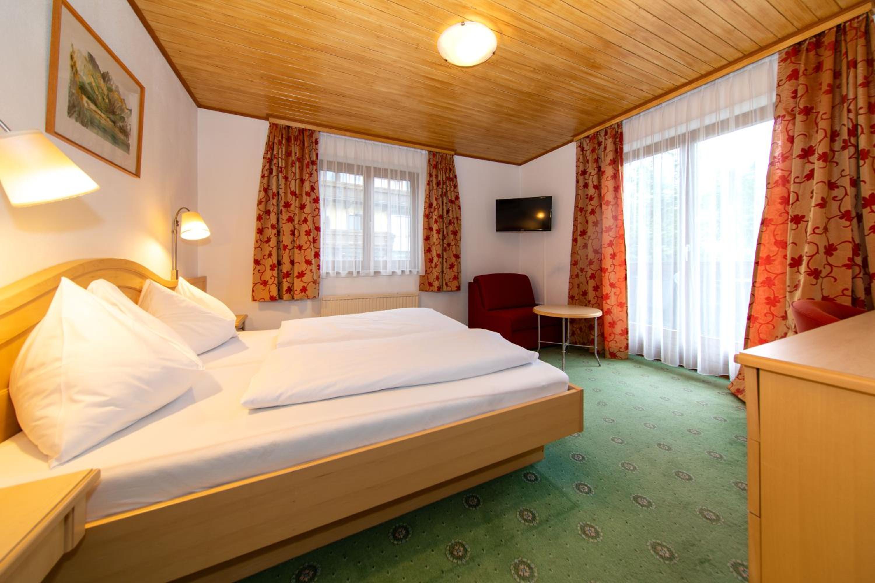 Double Room - Photo 6
