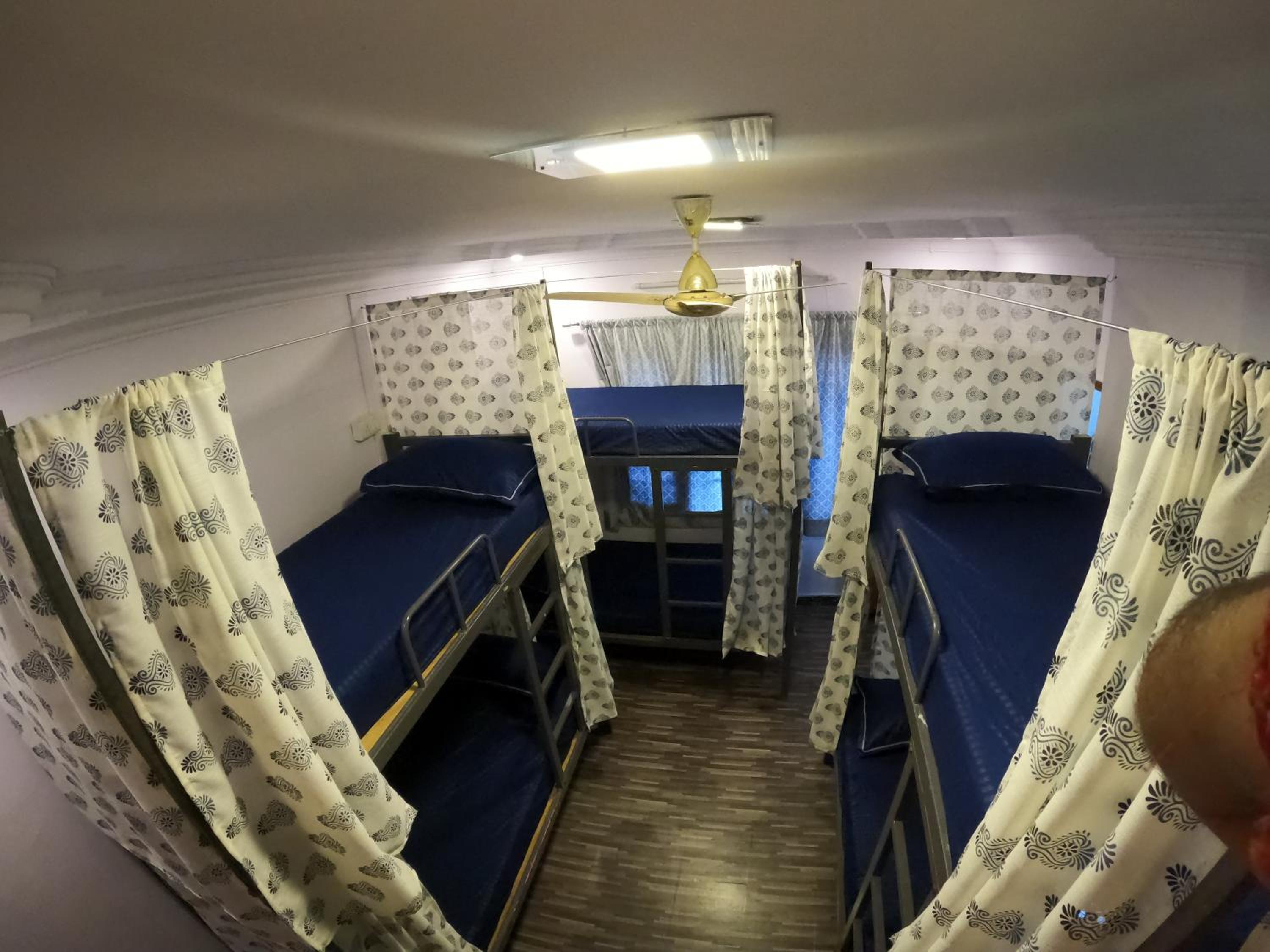 Bed in 6-Bed Mixed Dormitory Room photo 2