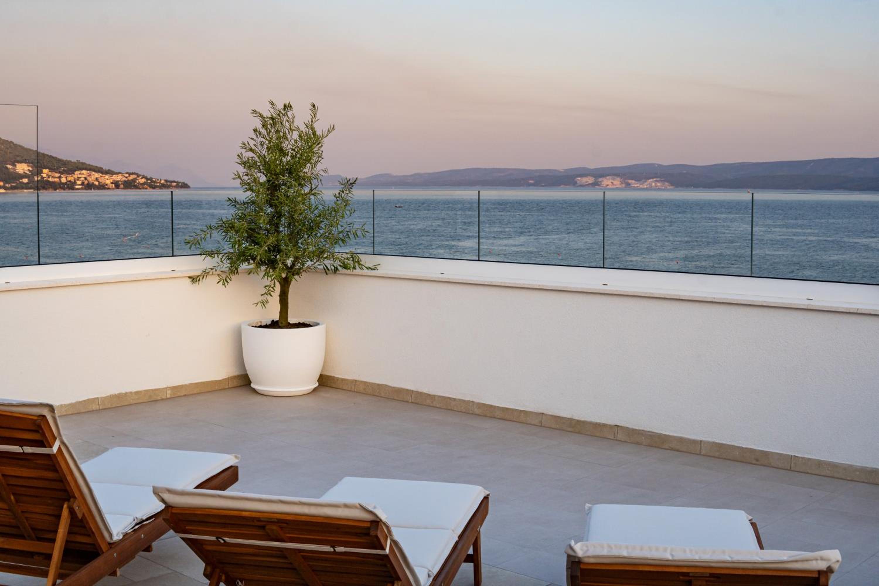 Villa photo 2