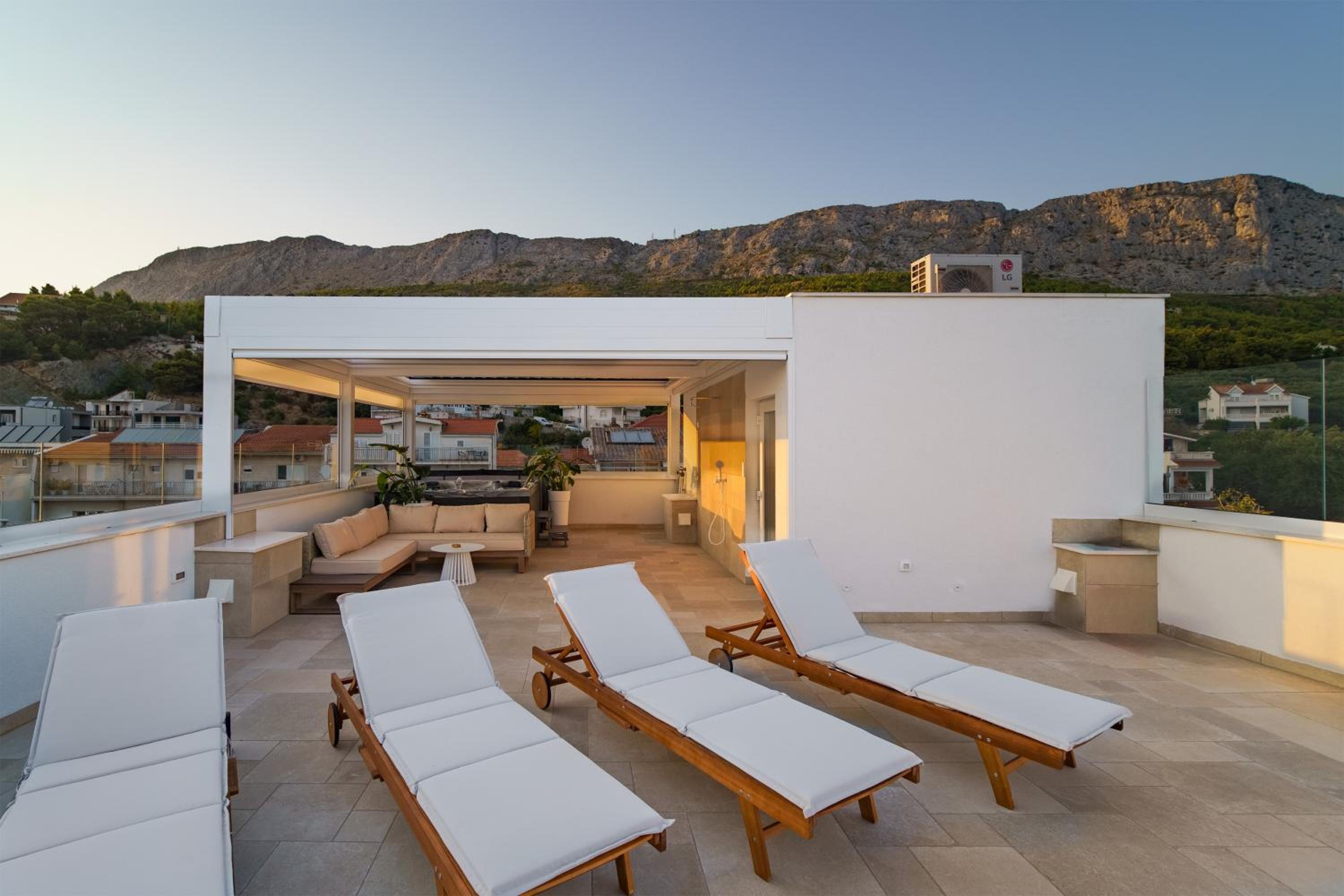 Villa photo 3