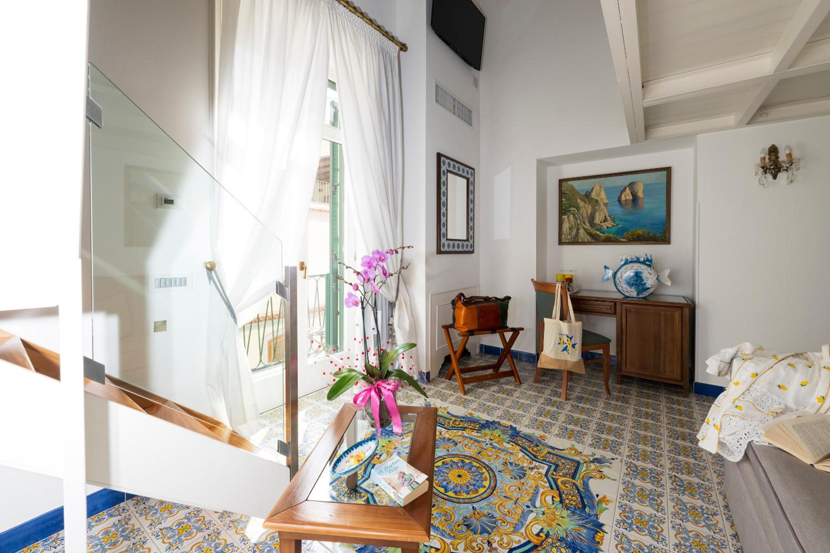 Junior Suite with Balcony - Photo 40