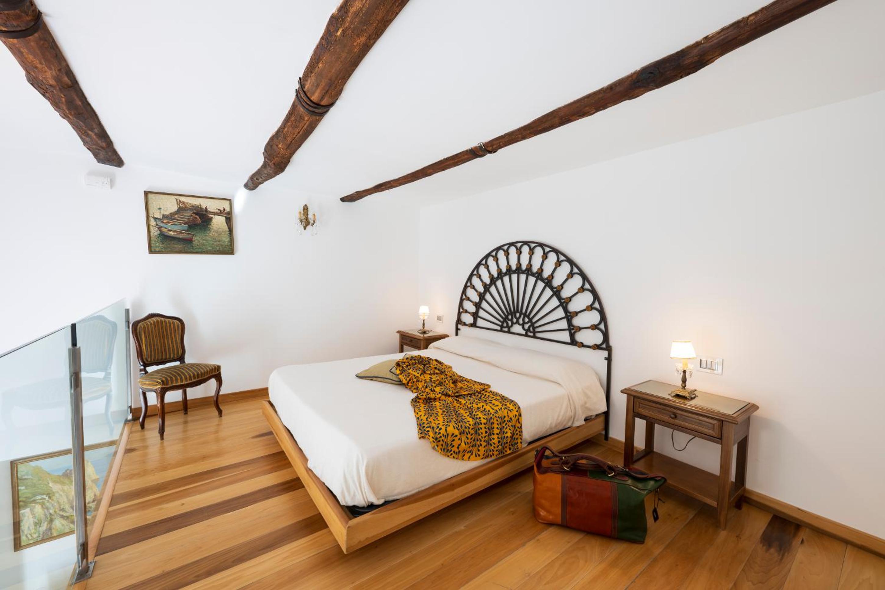 Junior Suite with Balcony - Photo 39