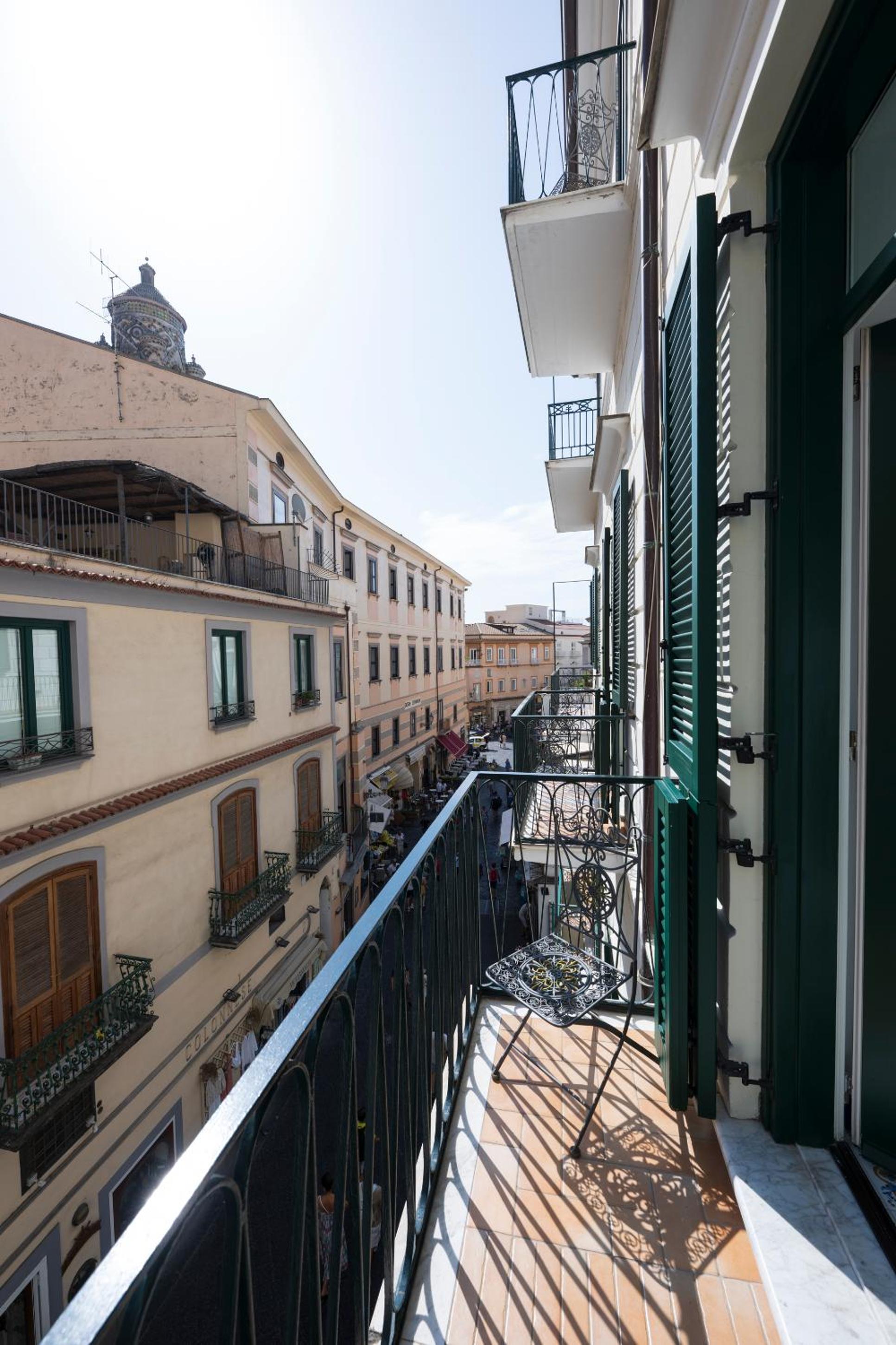 Junior Suite with Balcony - Photo 37