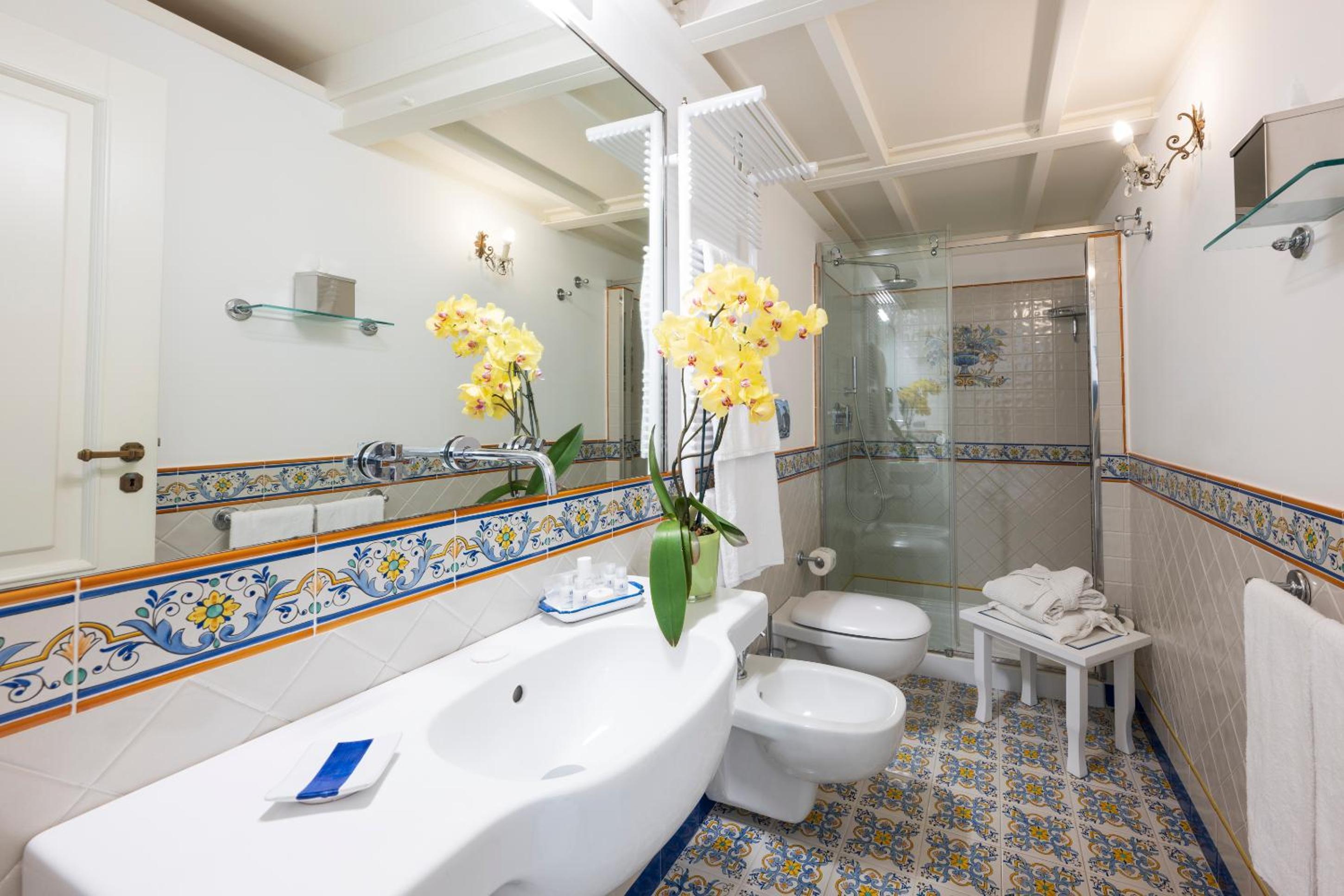 Junior Suite with Balcony - Photo 34