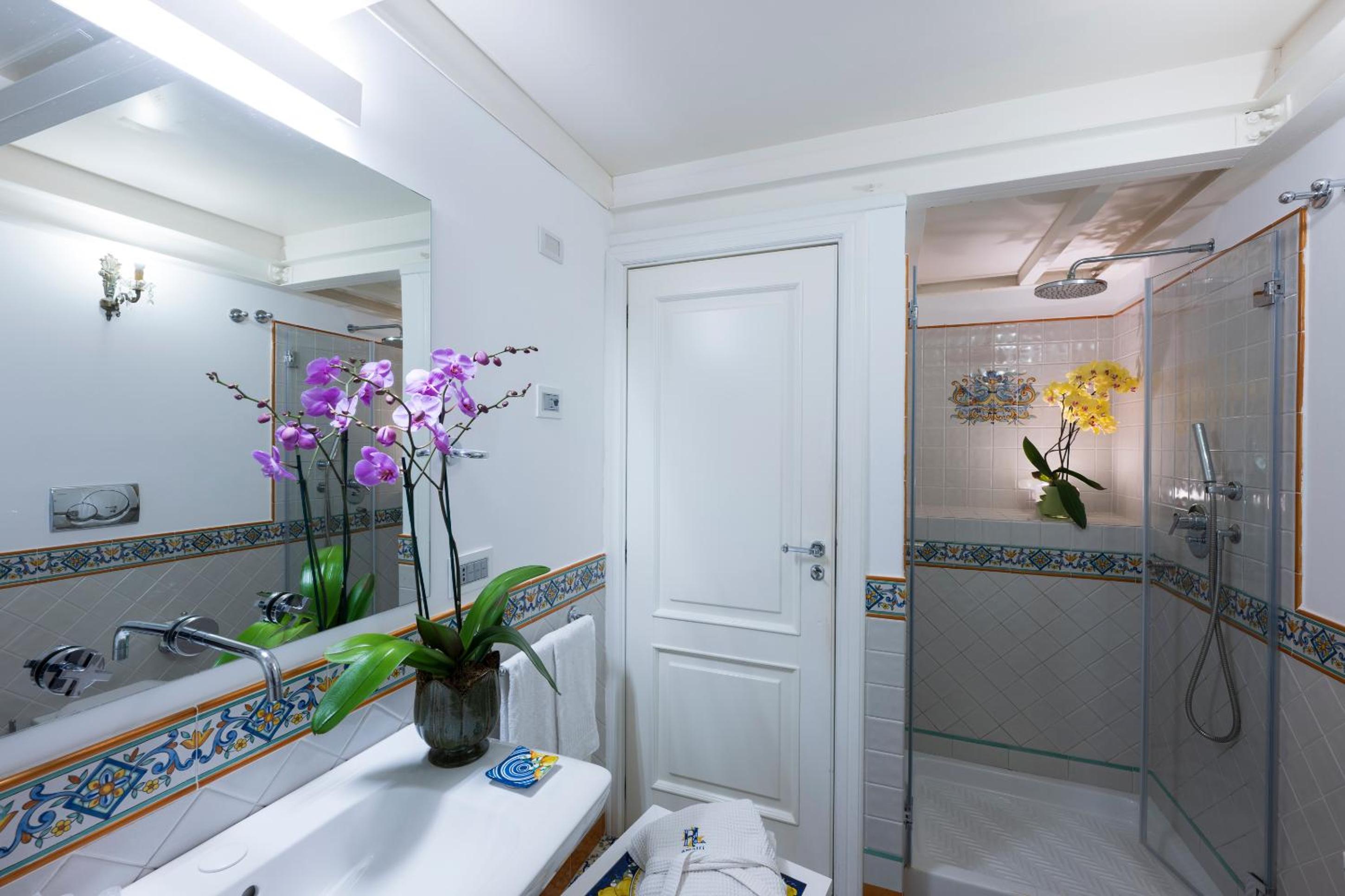 Junior Suite with Balcony - Photo 52