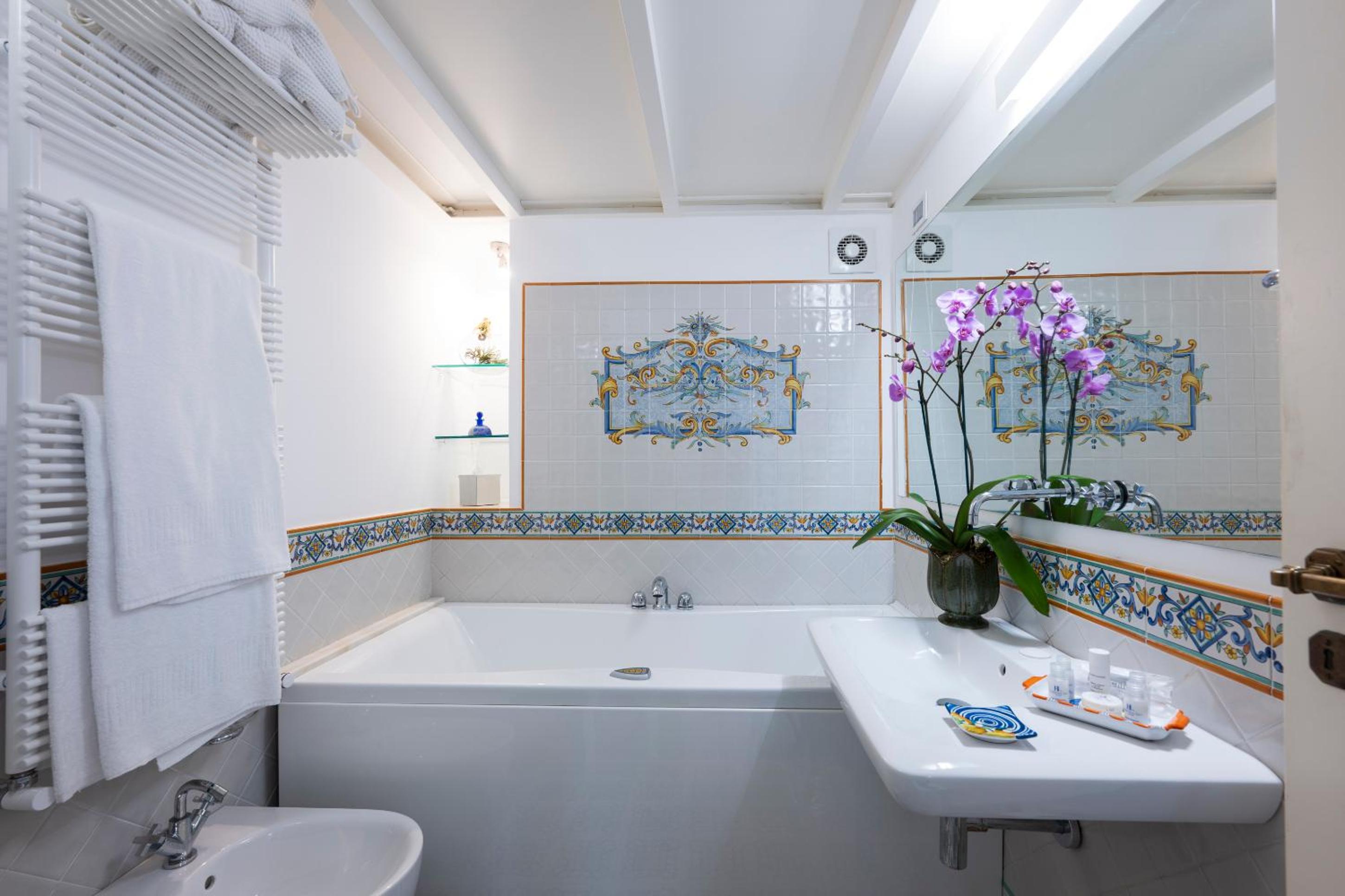 Junior Suite with Balcony - Photo 68