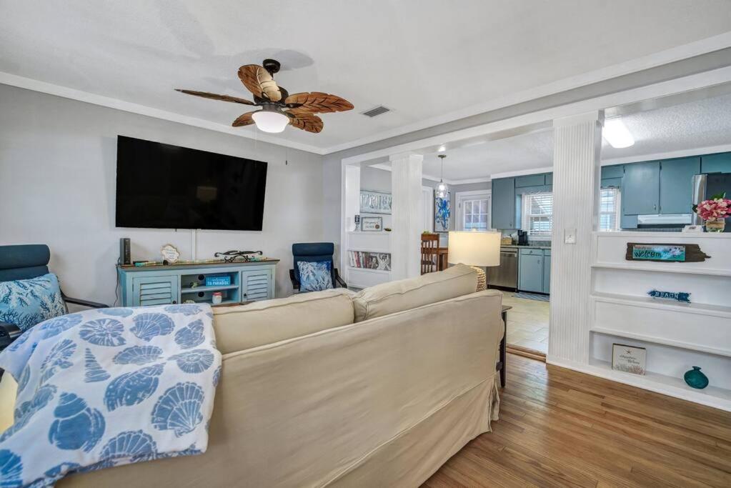 Three-Bedroom House photo 2