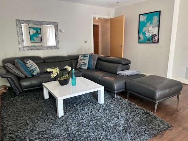 Three-Bedroom Apartment photo 1