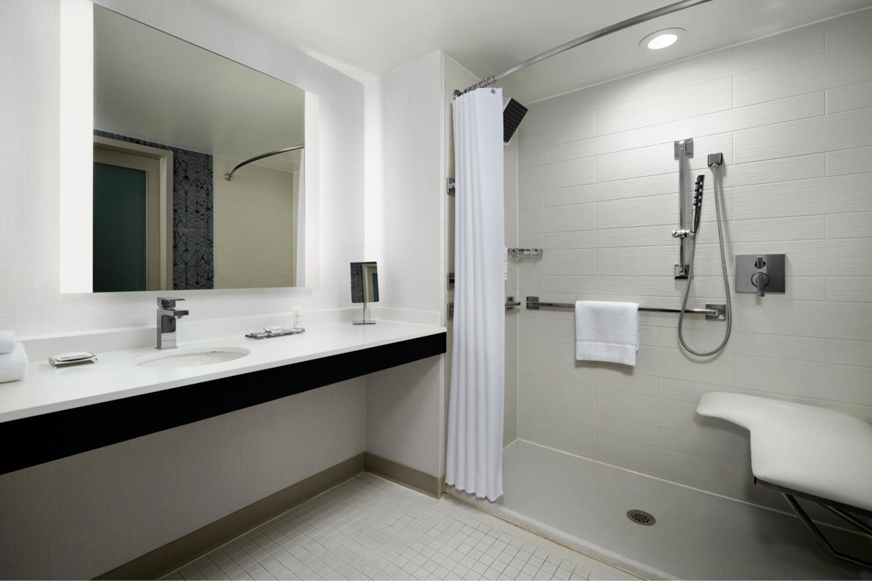 1 King Bed, Guest Room - Photo 7