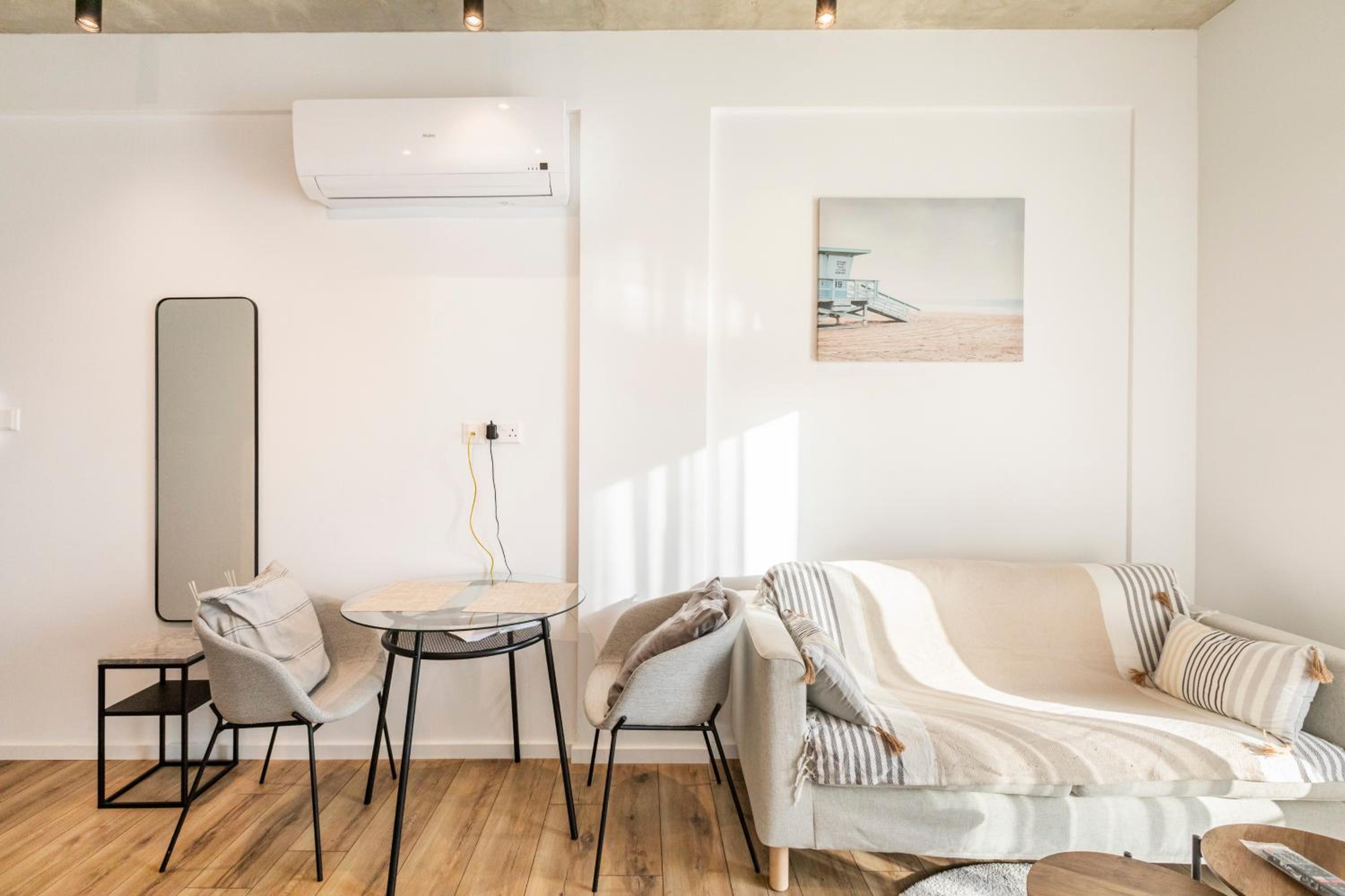 One-Bedroom Apartment photo 2