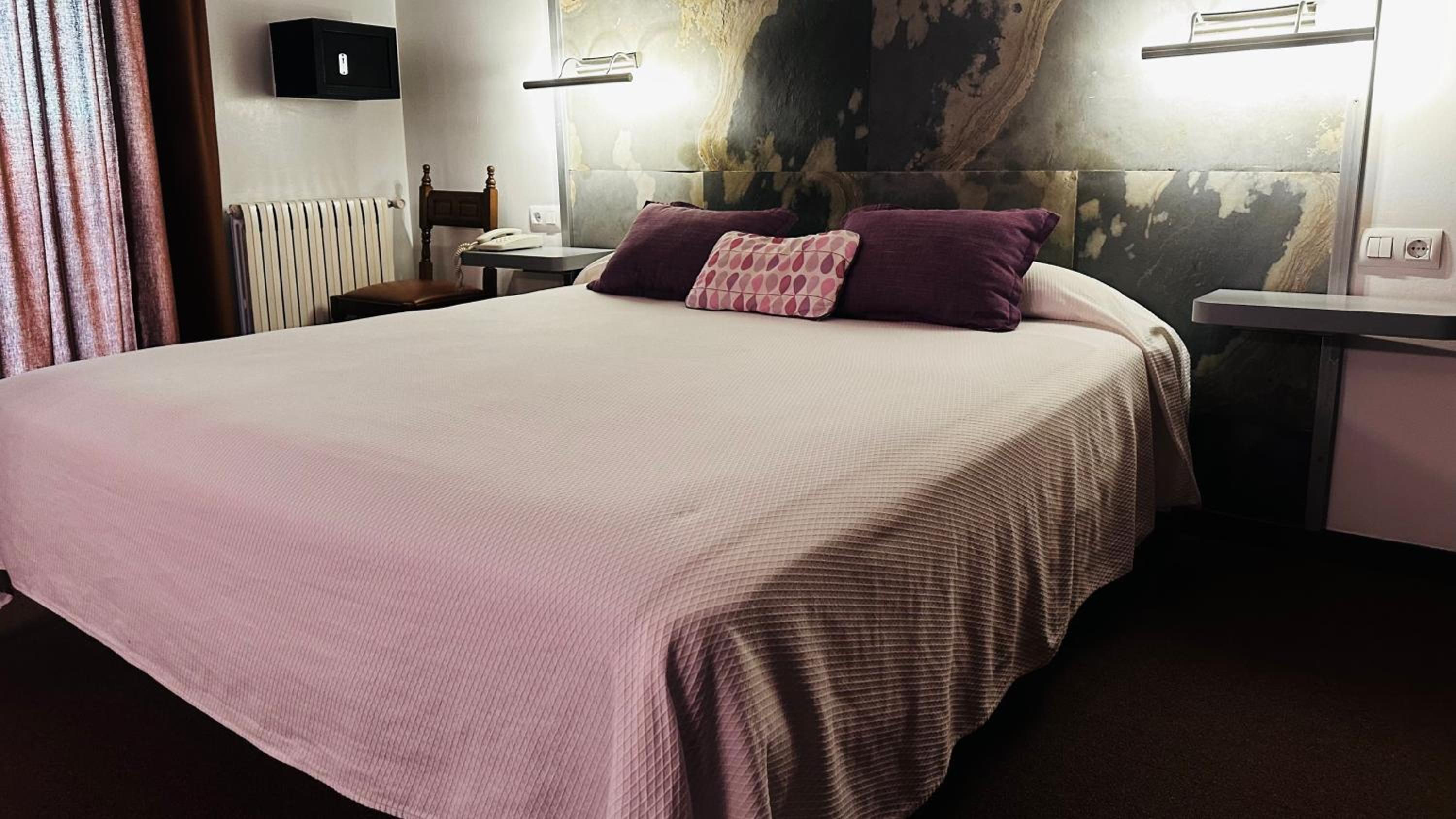 Quadruple Room (2 Adults + 2 Children) photo 3