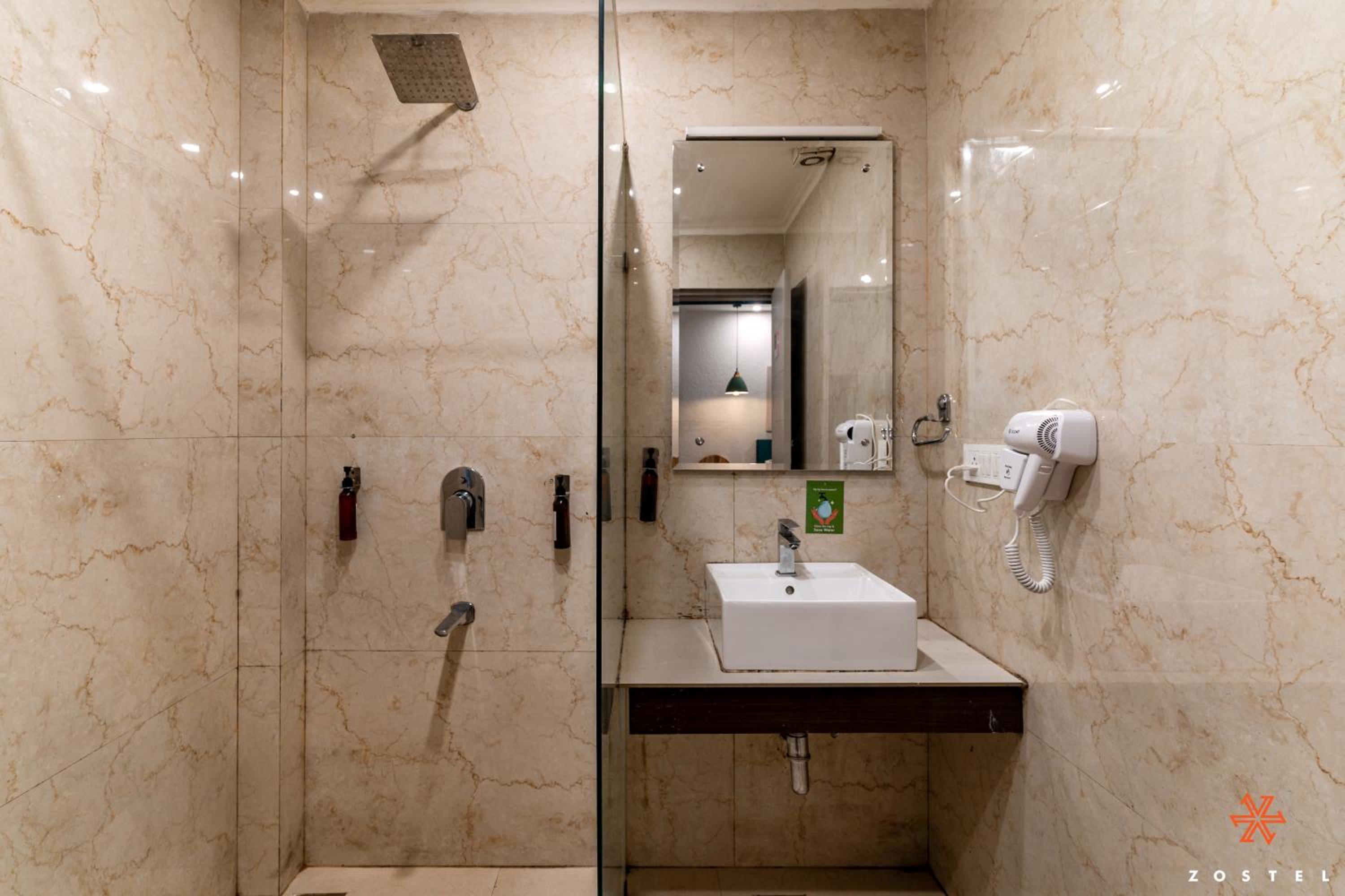 Deluxe Private Room (without balcony) - Photo 6