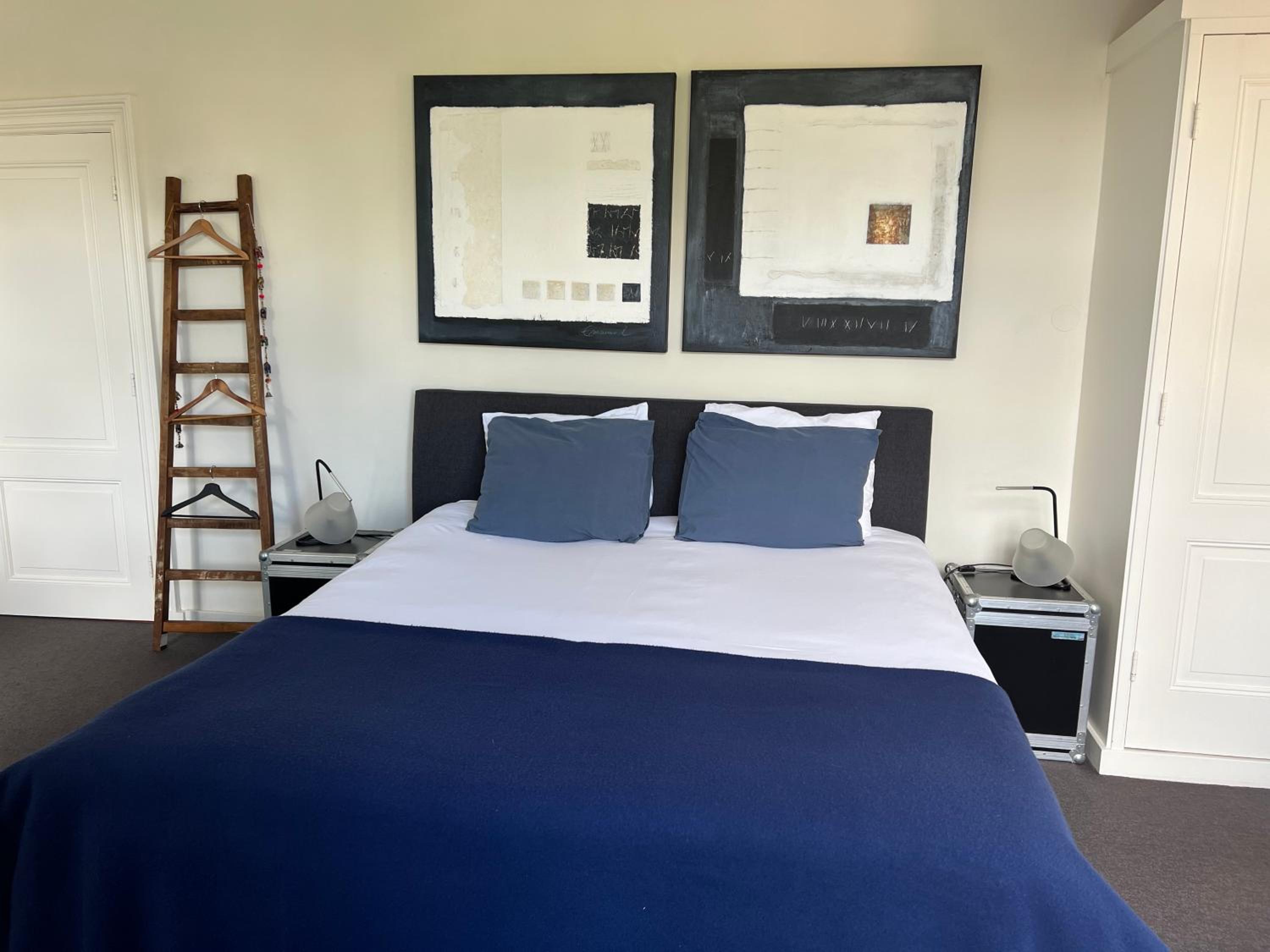 Deluxe King Room - Photo 7