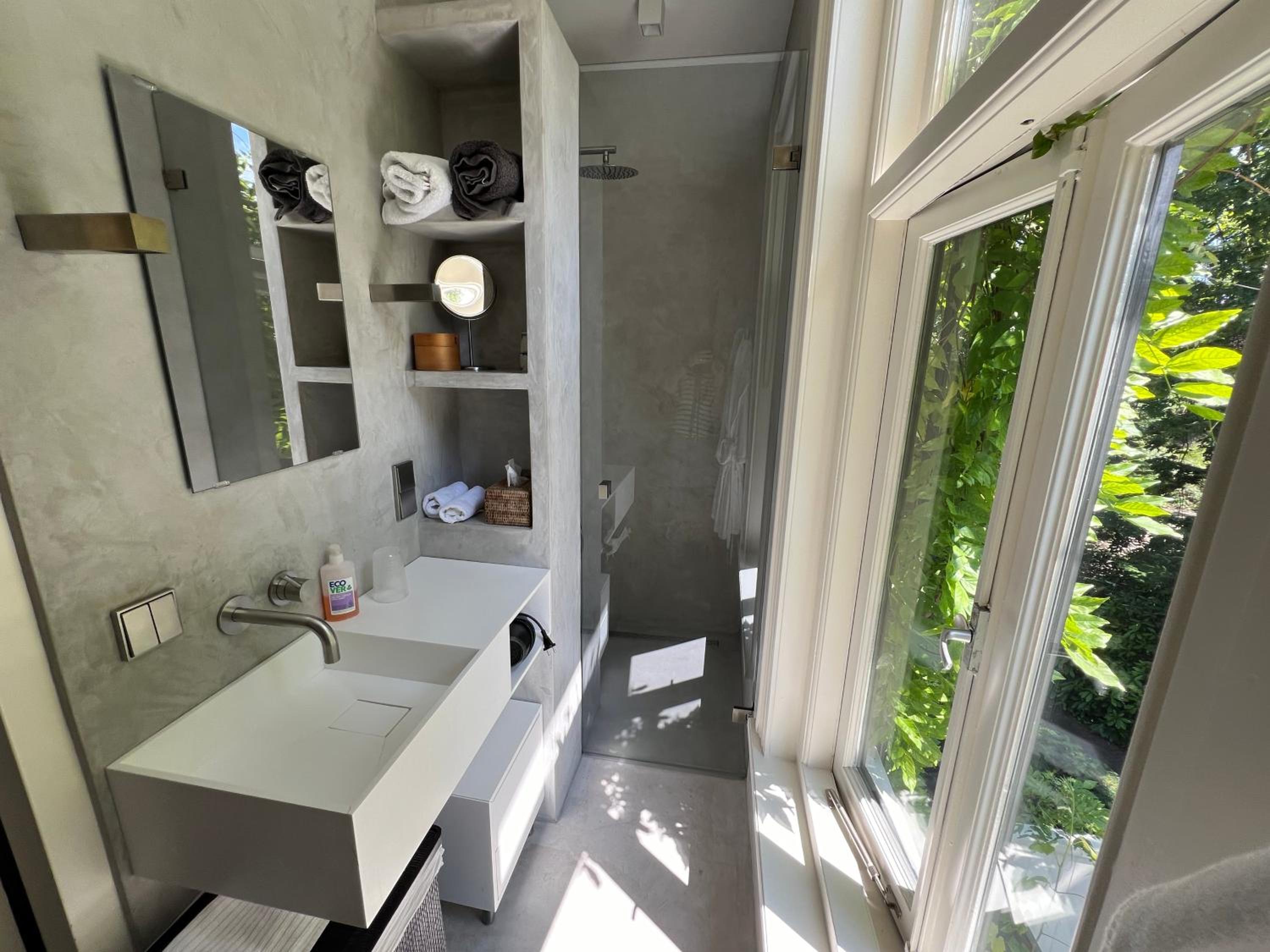 Deluxe King Room - Photo 4
