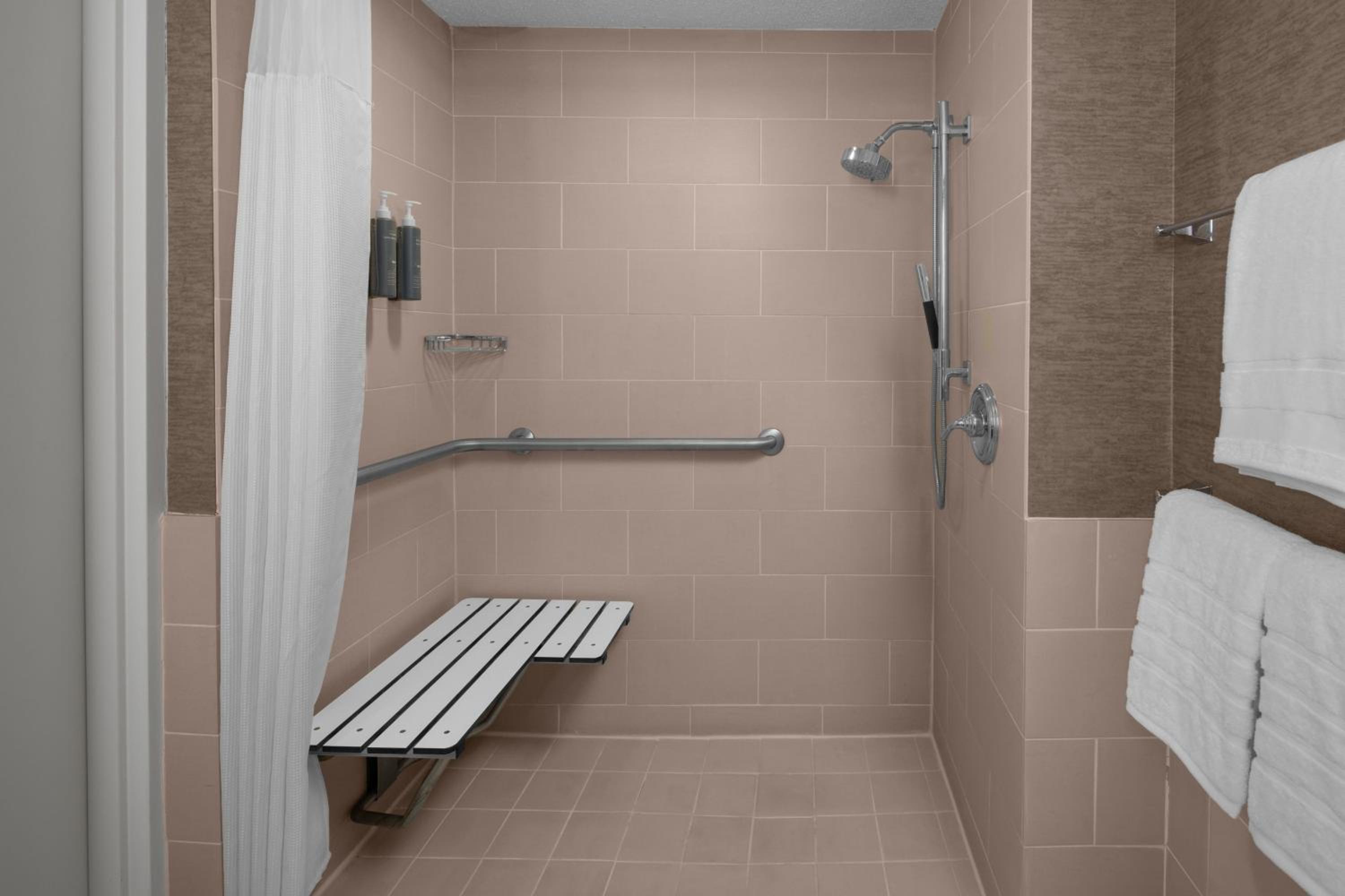 Queen Room with Two Queen Beds - Hearing Accessible photo 3
