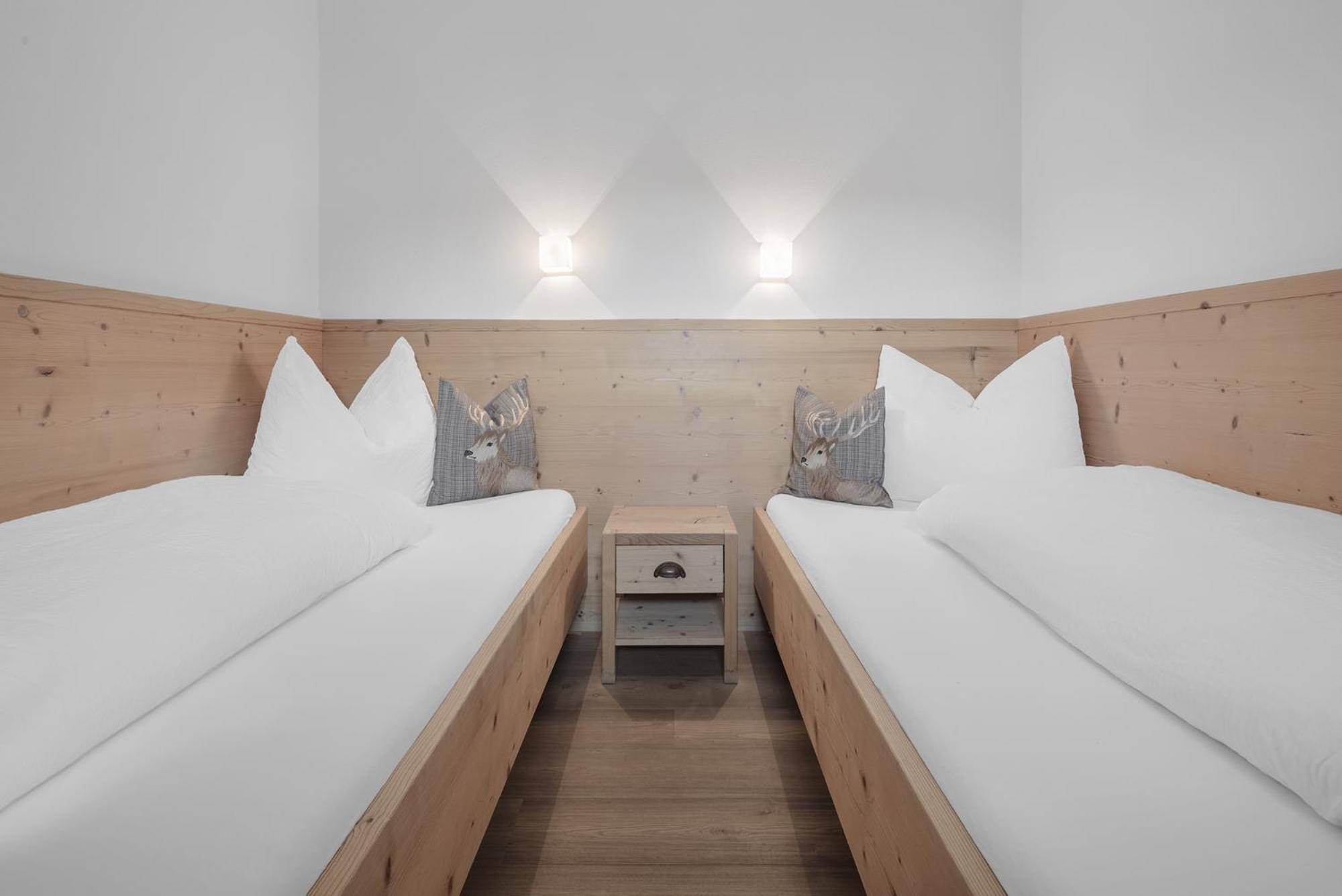 Two-Bedroom Apartment with Mountain View photo 3
