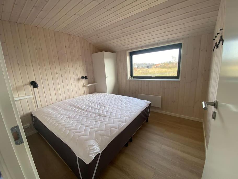 Five-Bedroom House photo 1