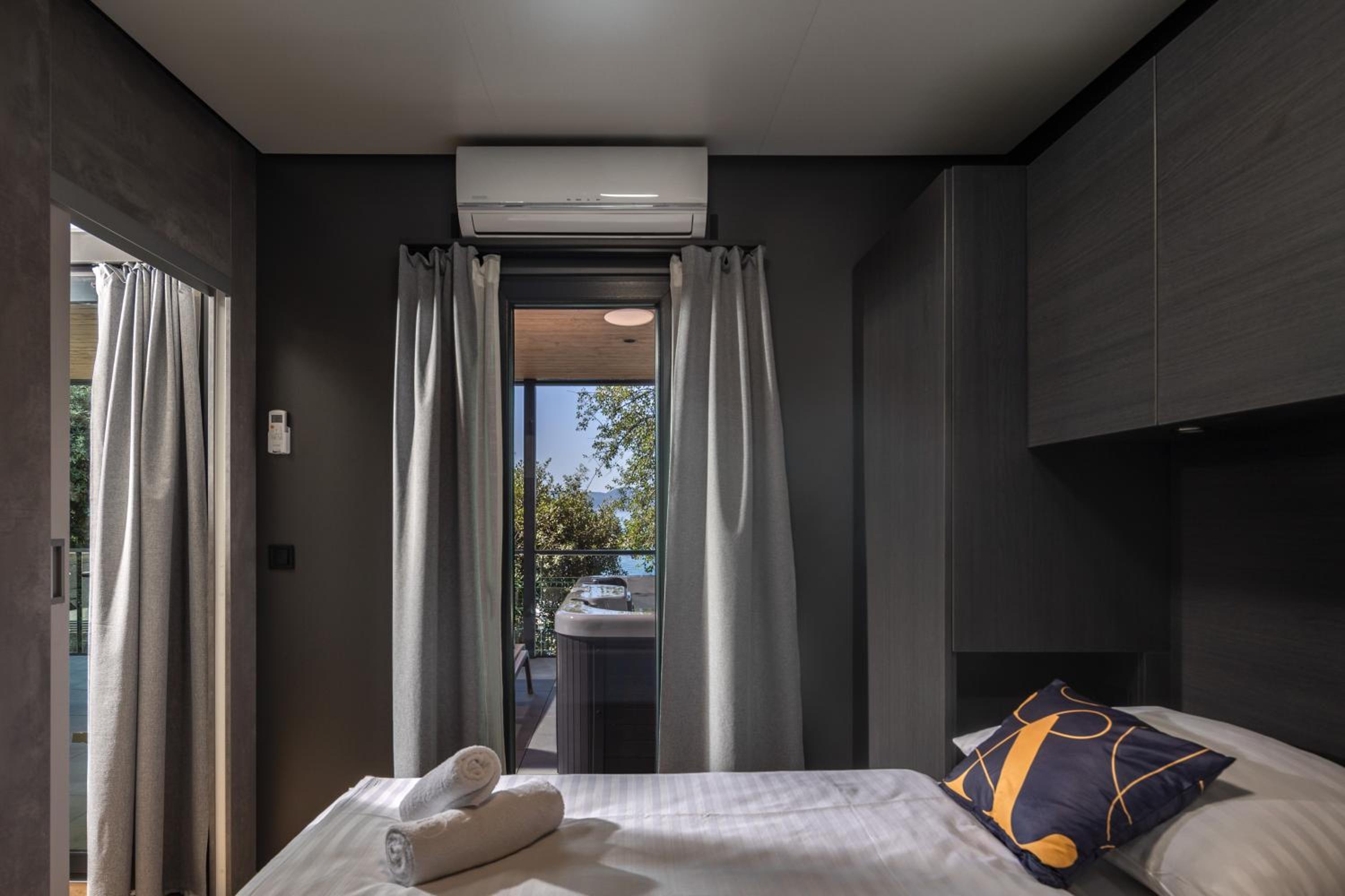 MARE EXCLUSIVE Mobile home with Spa bath, seaside photo 1